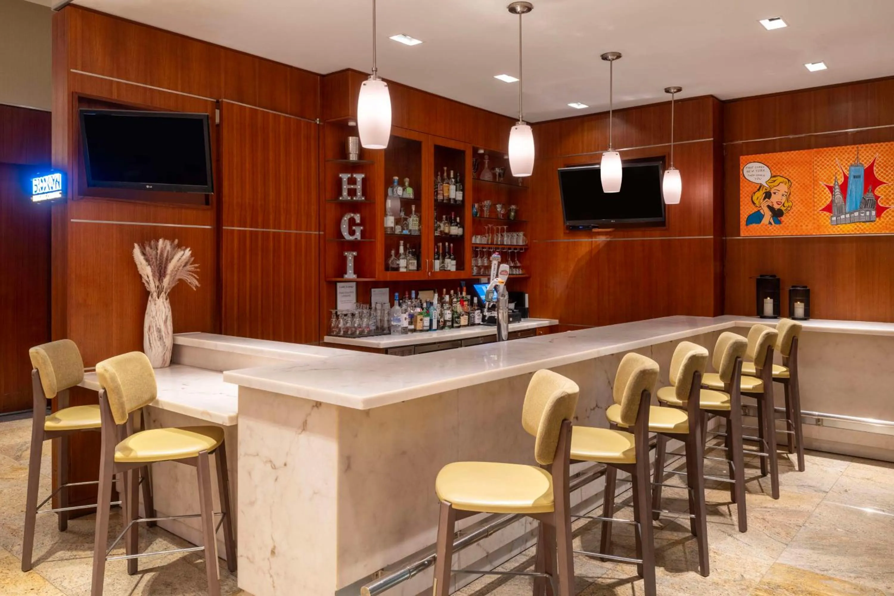 Lounge or bar in Hilton Garden Inn West 35th Street