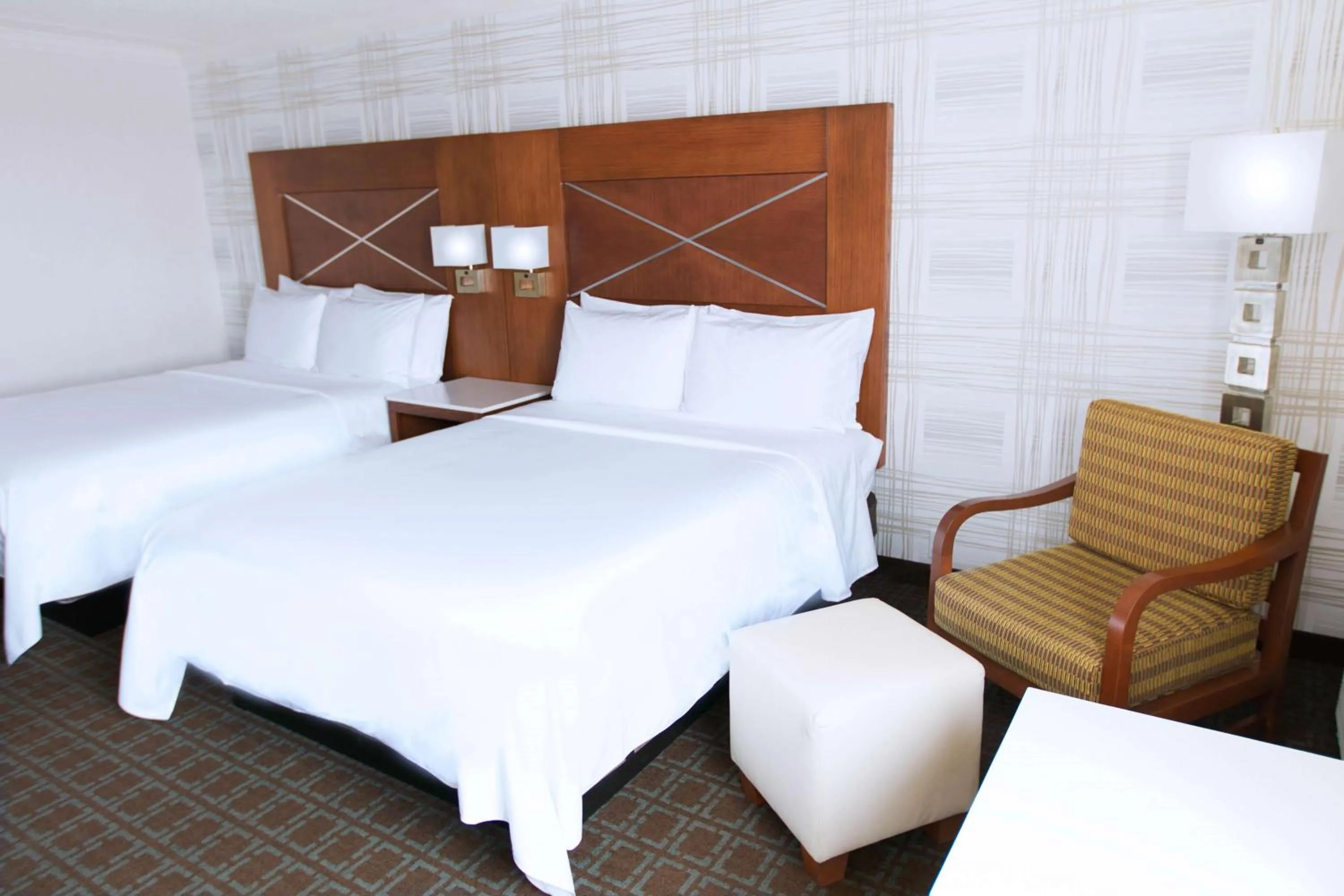 Photo of the whole room, Bed in DoubleTree by Hilton Madison Downtown