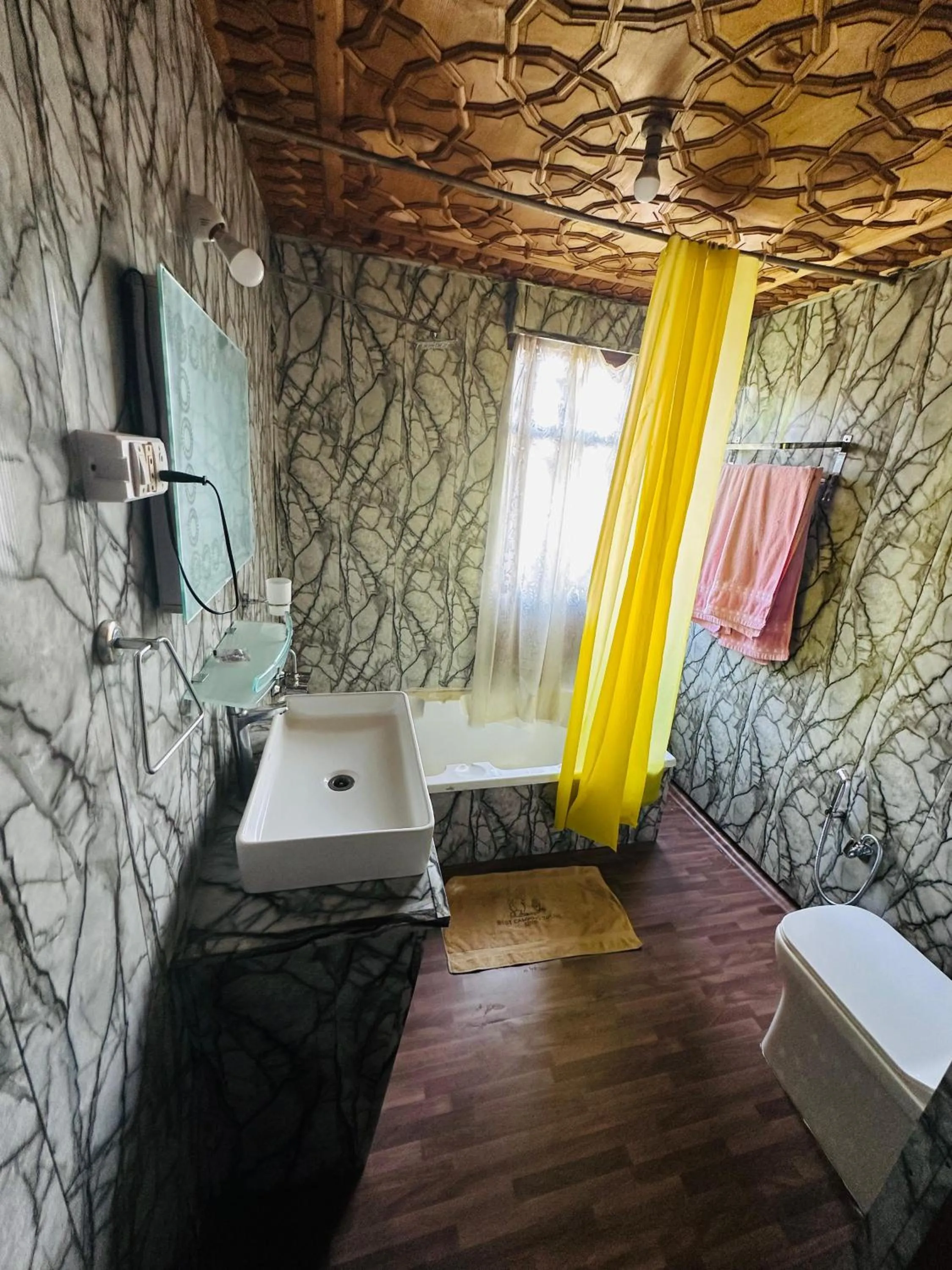 Maharaja palace houseboat