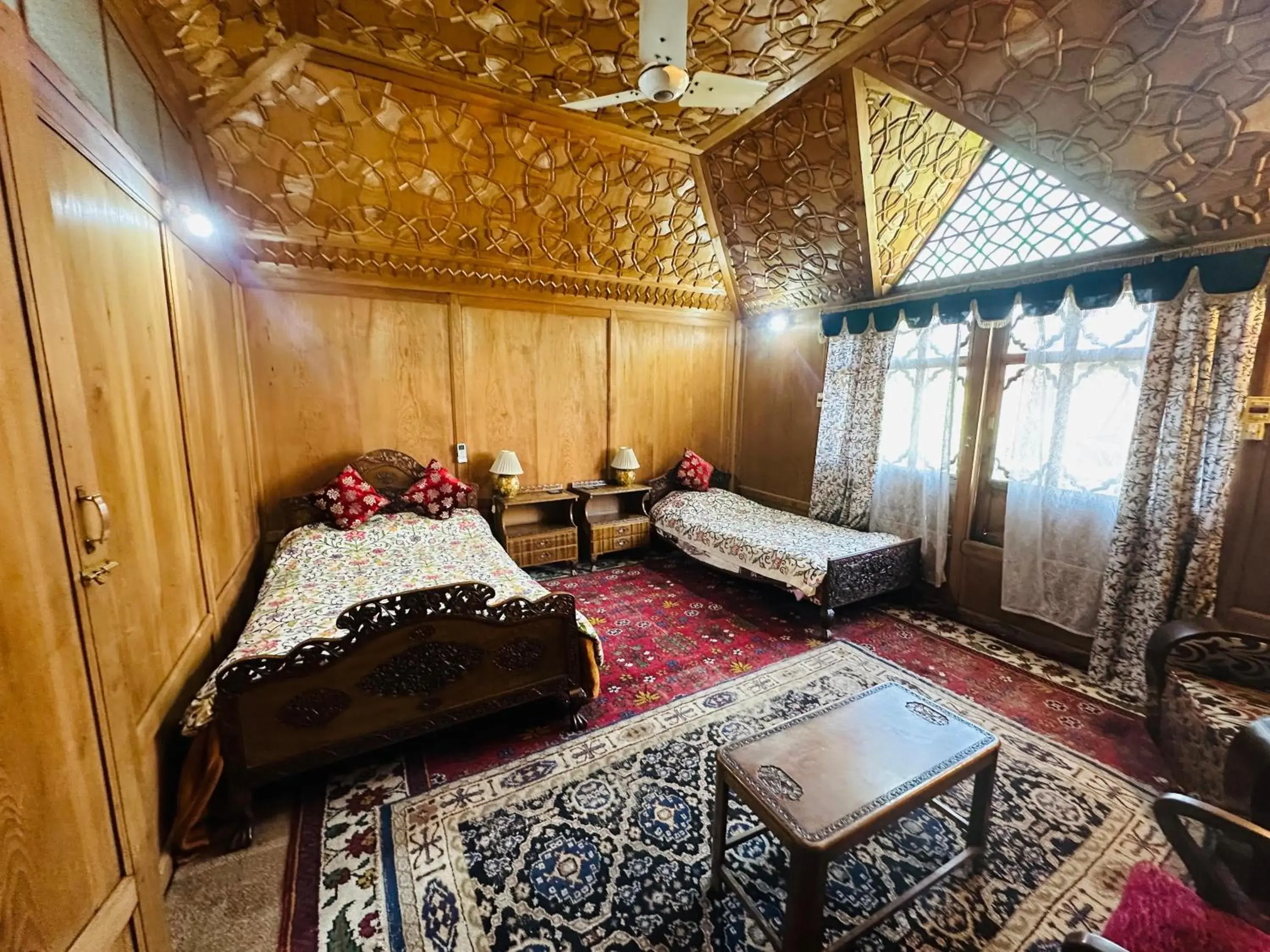 Double or Twin Room in Maharaja palace houseboat Double or Twin Room in Maharaja palace houseboat