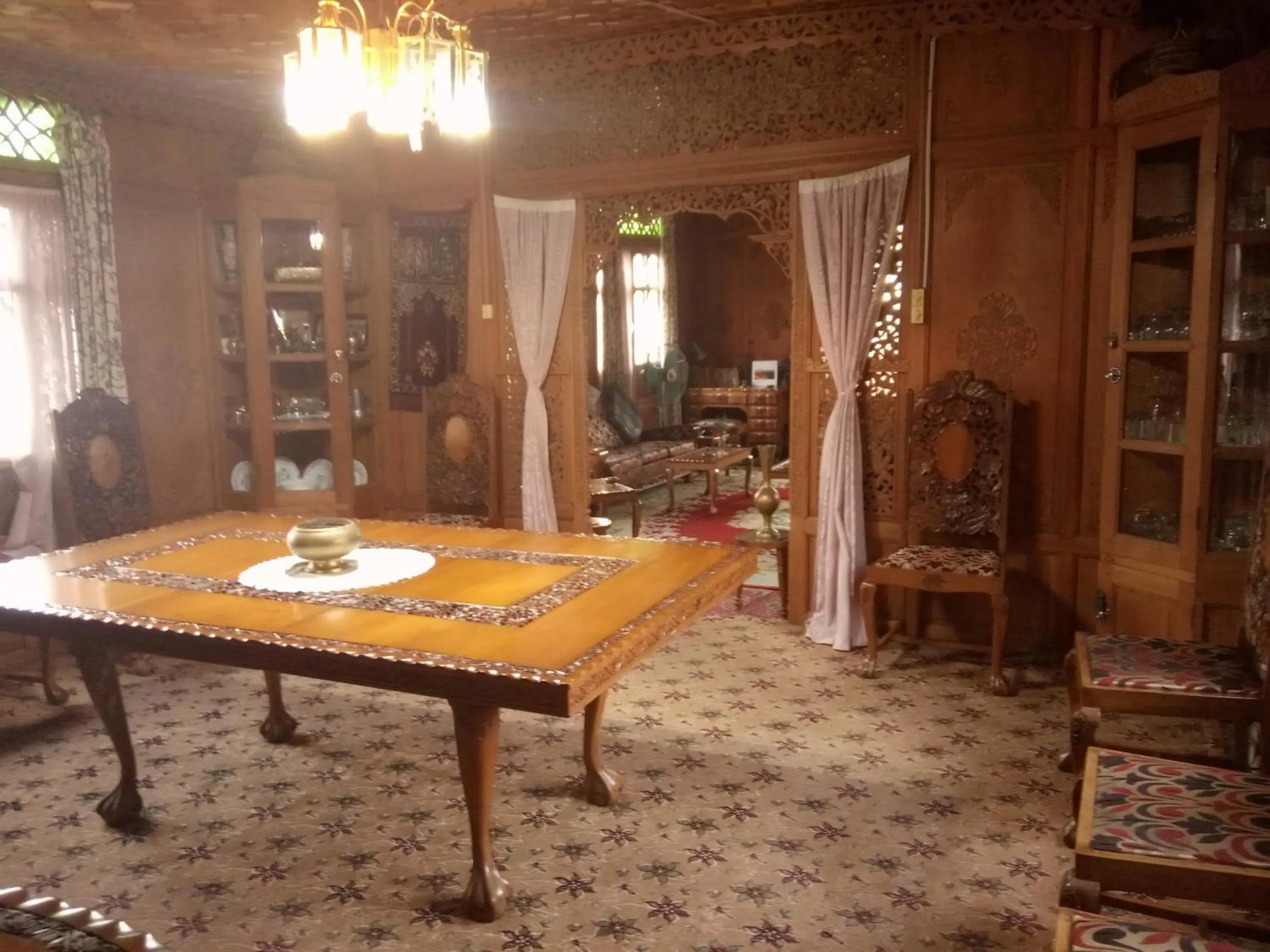 Maharaja palace houseboat