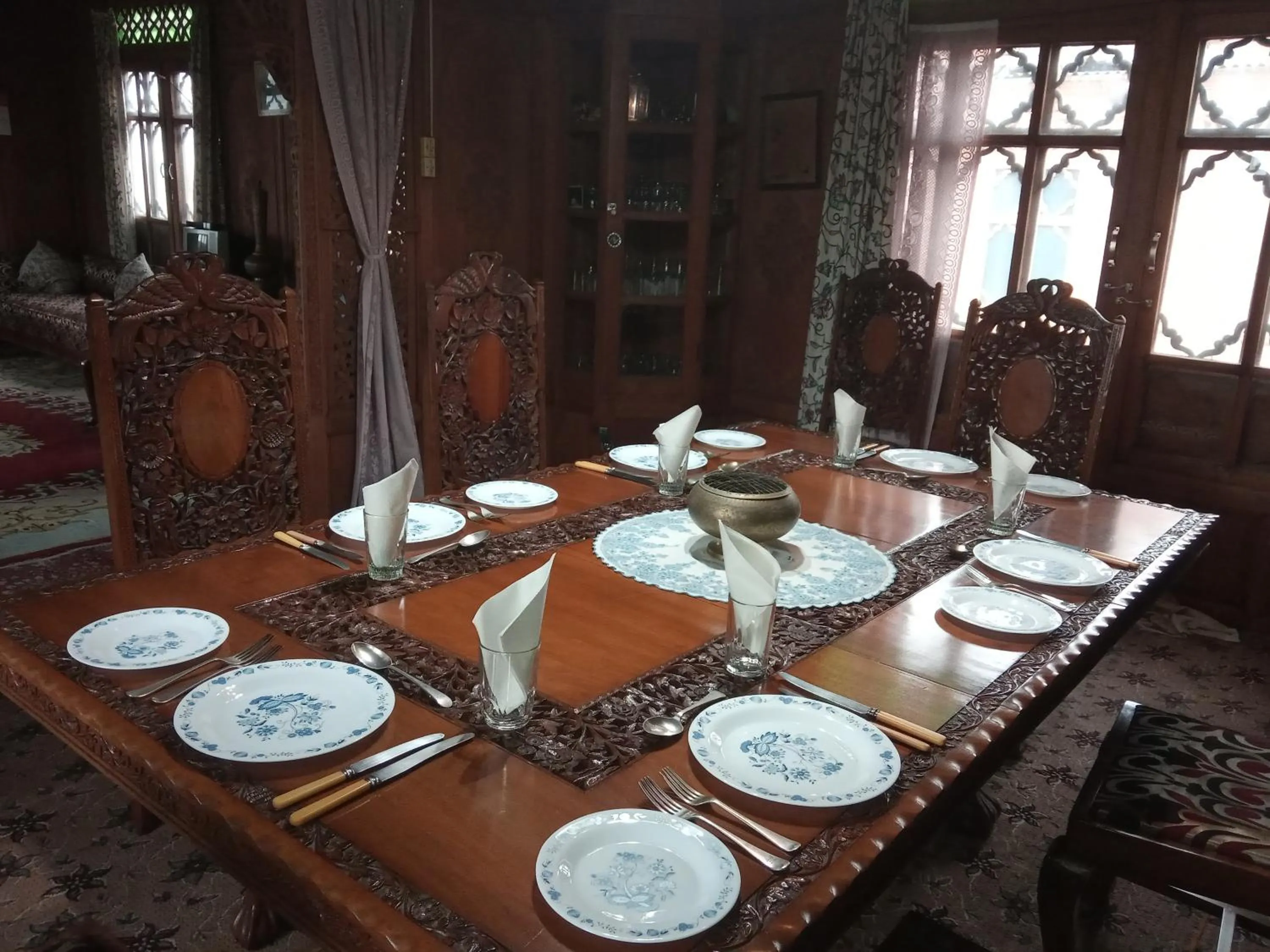 Maharaja palace houseboat