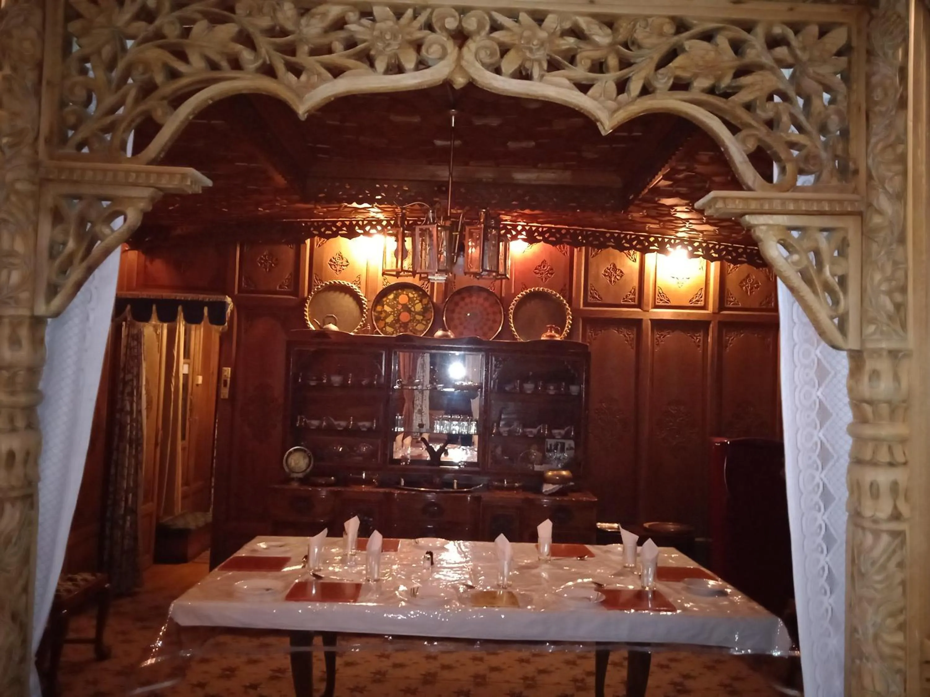 Maharaja palace houseboat