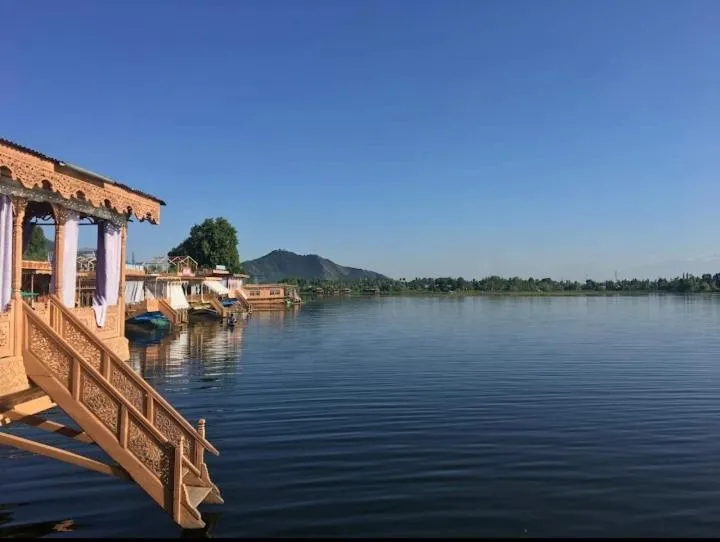 Maharaja palace houseboat