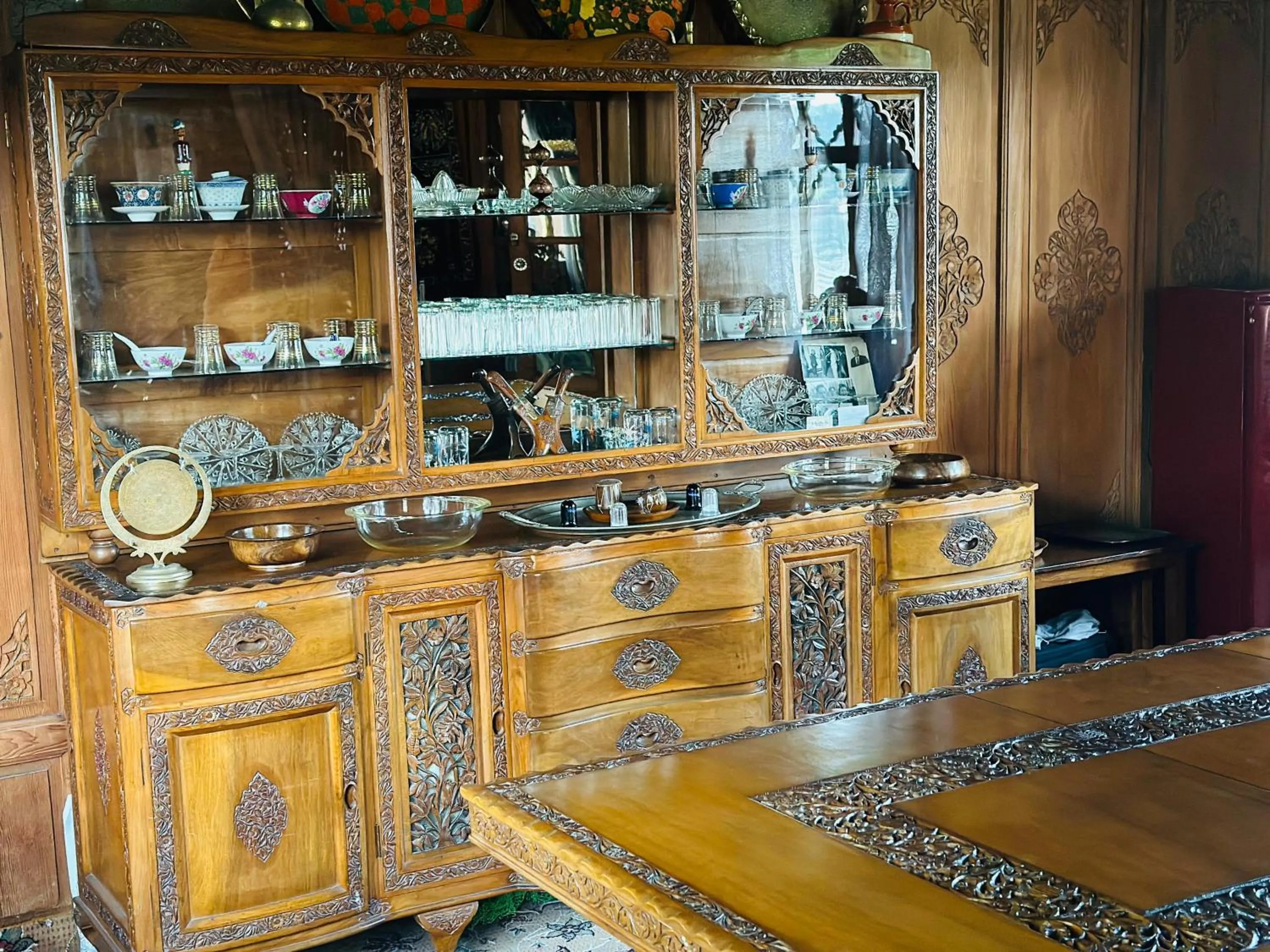 Maharaja palace houseboat