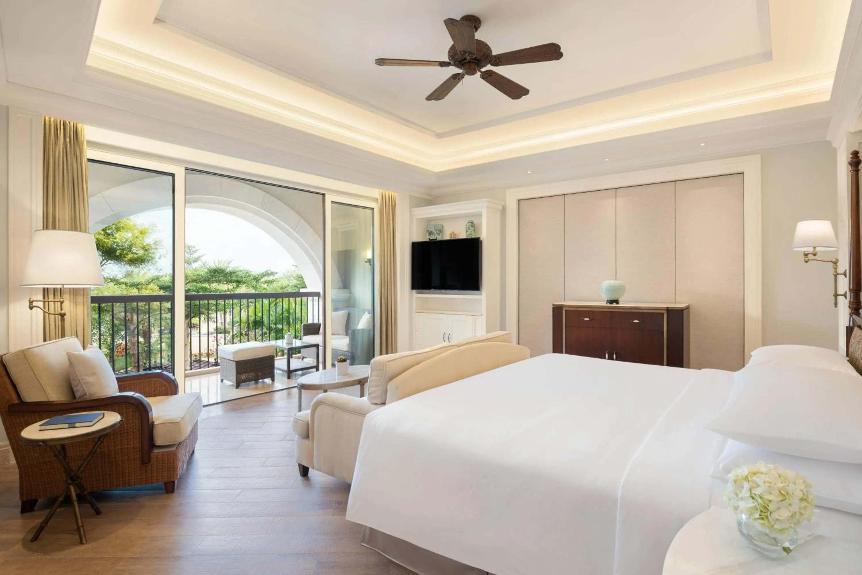 Photo of the whole room, Bed in JW Marriott Sanya Haitang Bay Resort & Spa