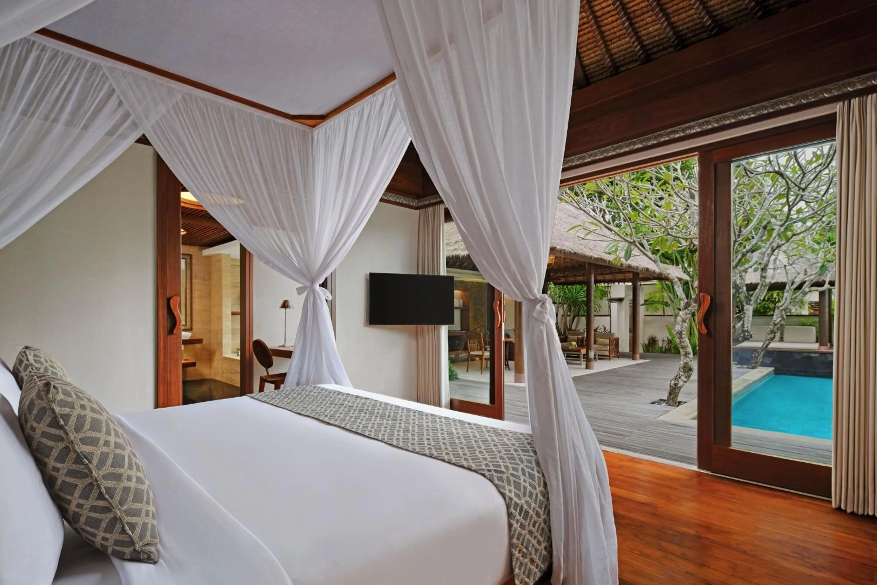 Swimming pool, Bed in Amarterra Villas Resort Bali Nusa Dua, Autograph Collection