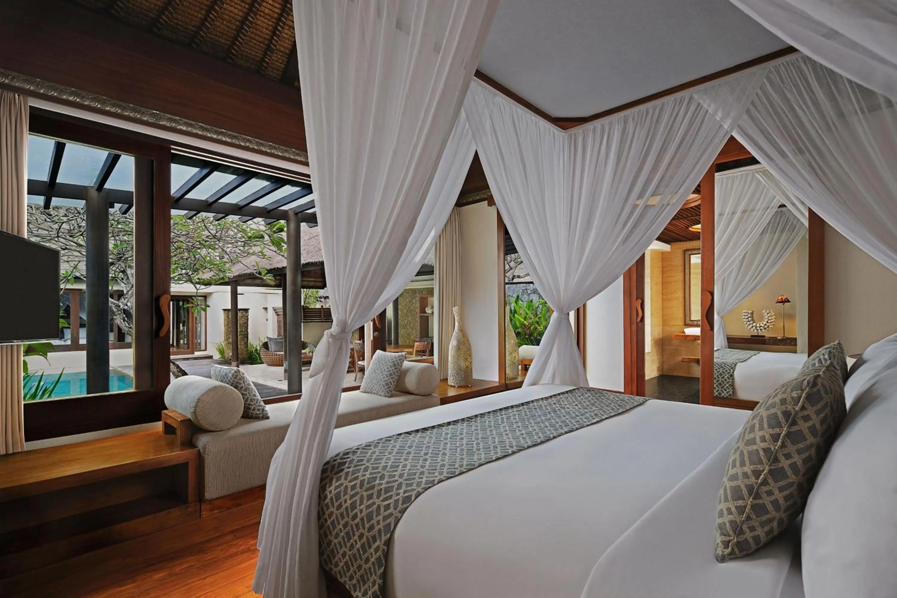 Swimming pool, Bed in Amarterra Villas Resort Bali Nusa Dua, Autograph Collection