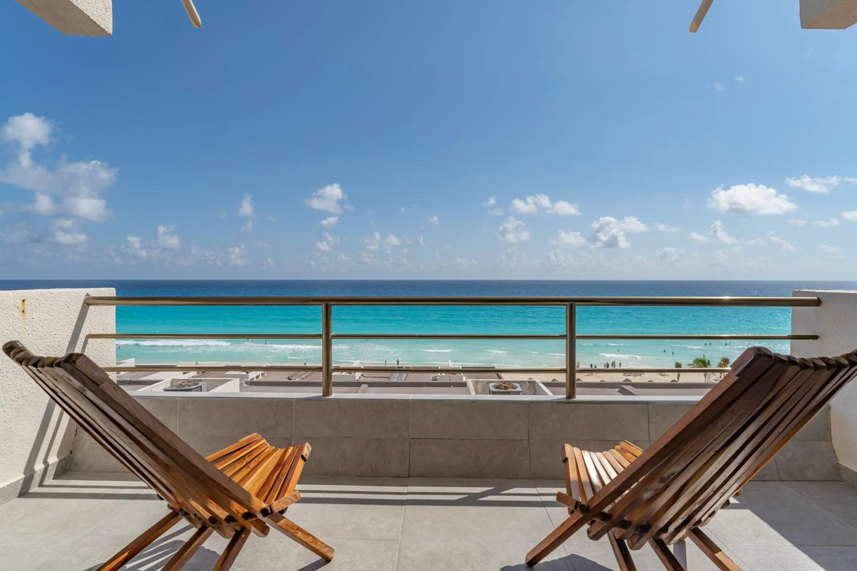 Balcony/Terrace in Sparkling Ocean View in Cancun
