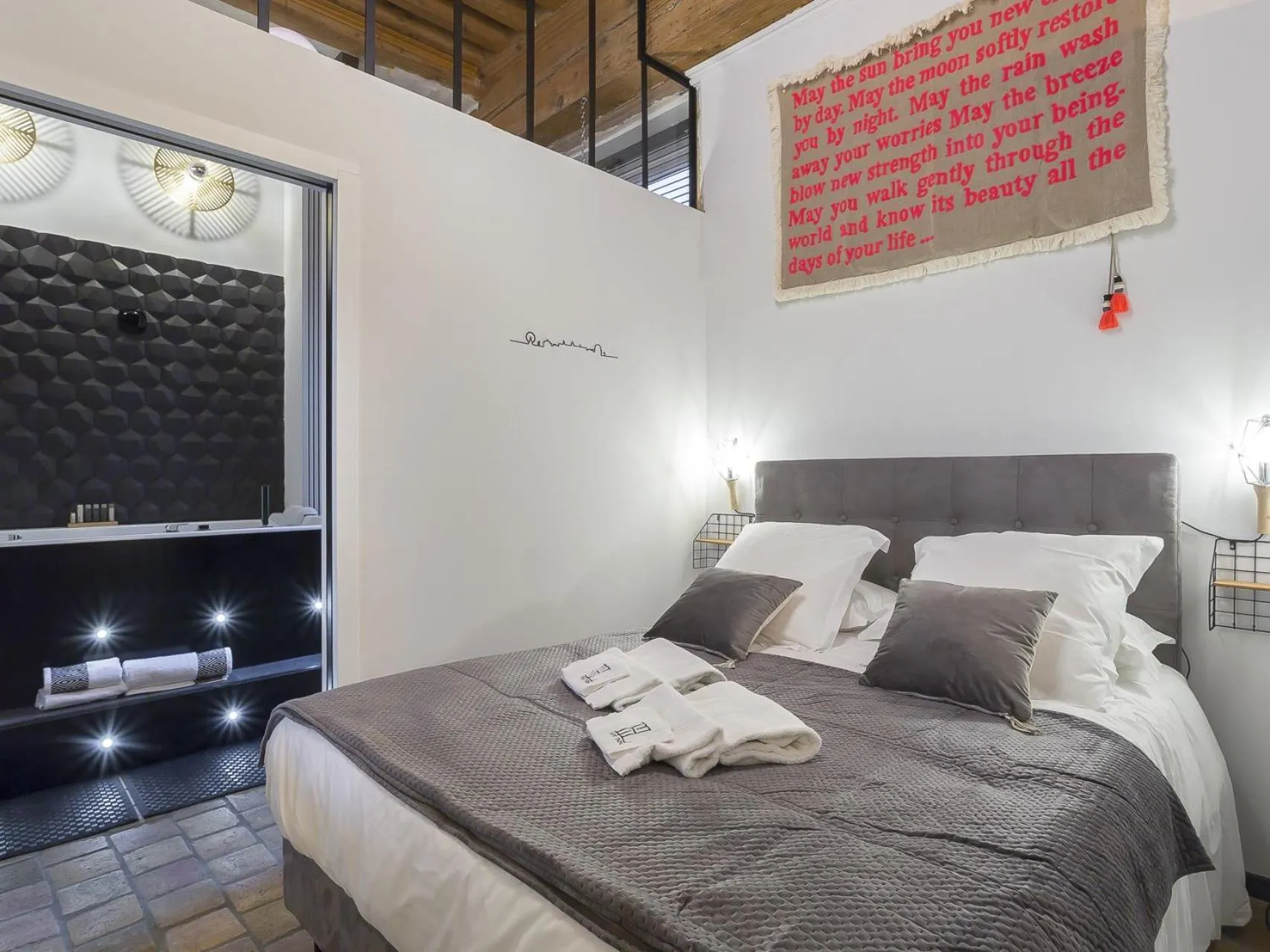 Bedroom, Bed in Host Inn Nifty Sūite