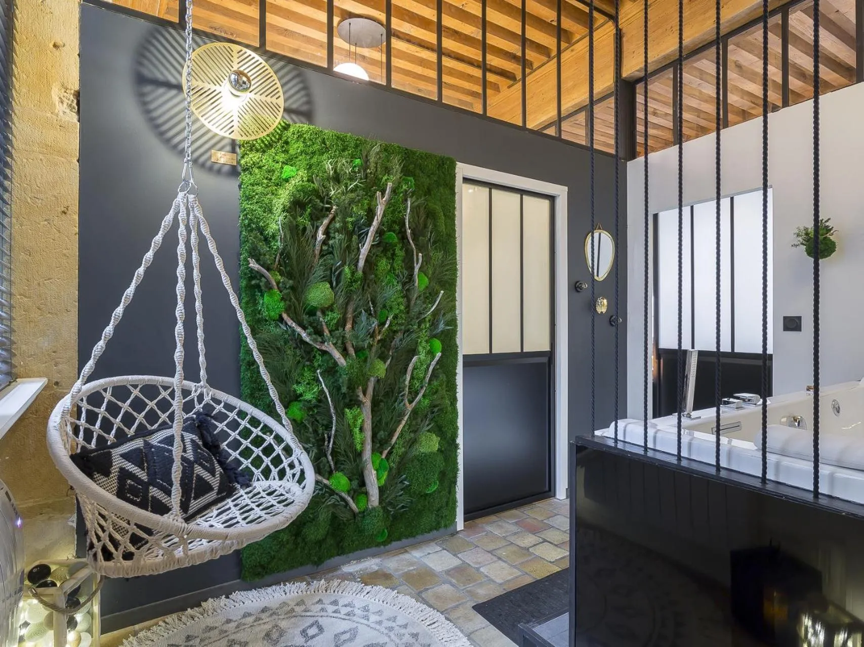 Bathroom, Bed in Host Inn Nifty Sūite