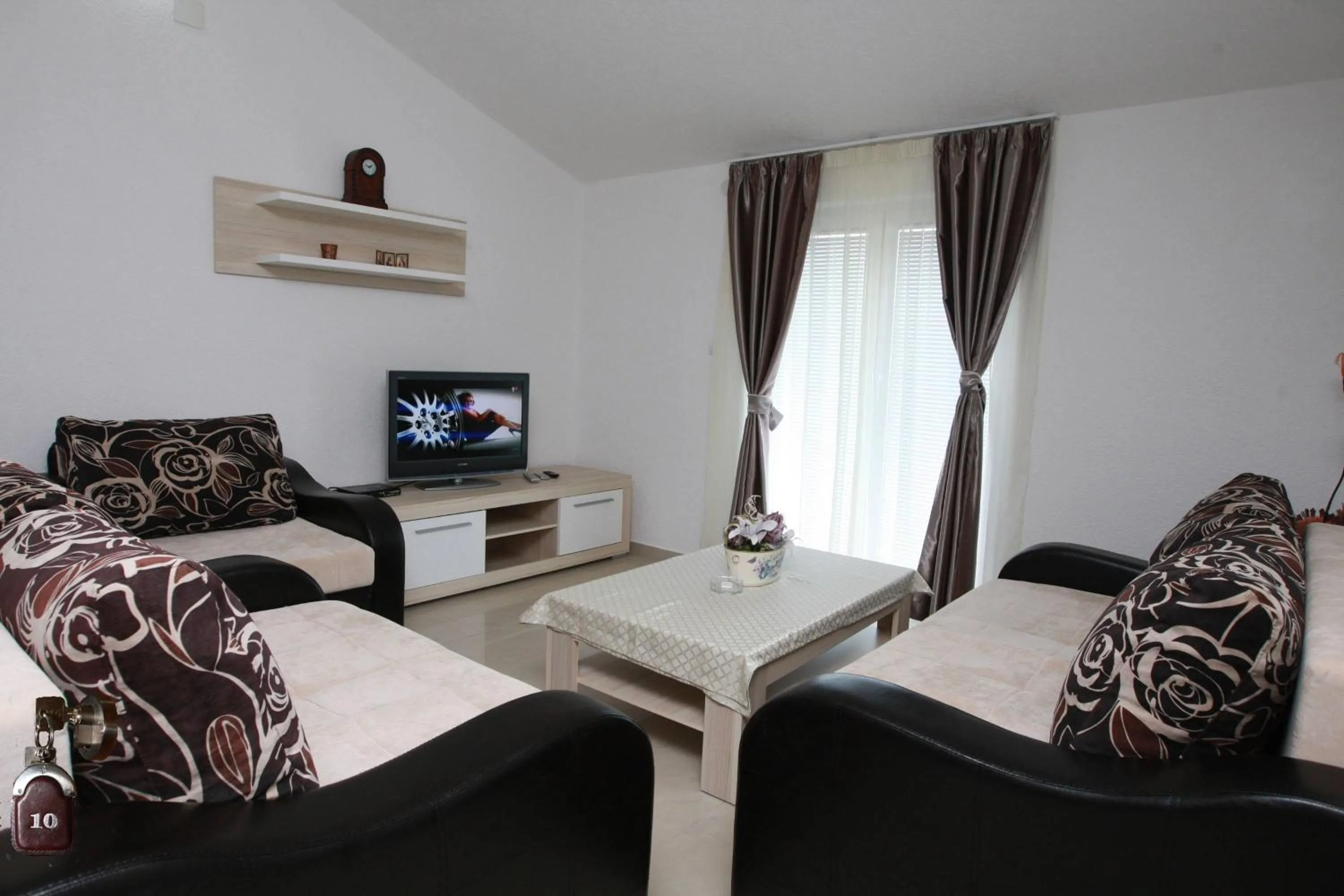 Communal lounge/ TV room, Bed in Villa Andjelina