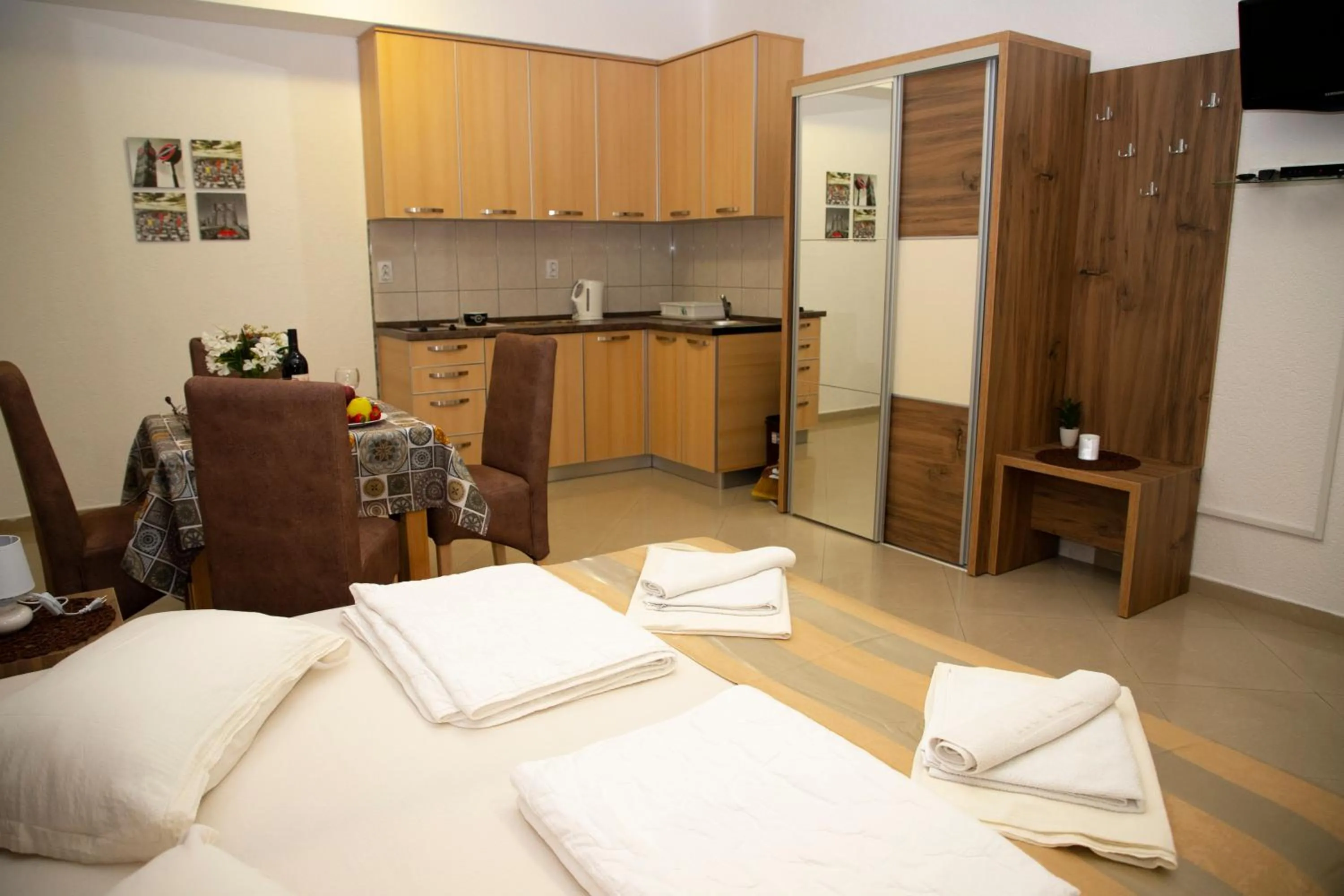 TV and multimedia, Bed in Villa Andjelina