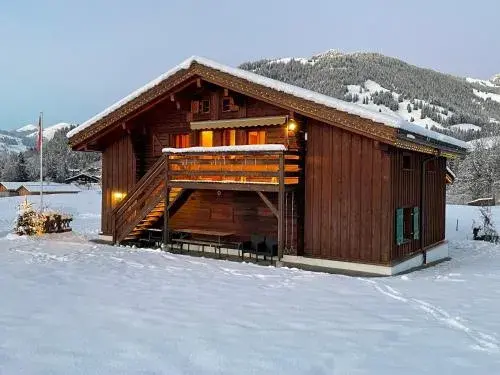 Weidhaus Studio No. 3 in Alpenchalet Weidhaus Gstaad - Dachwohnung - Studio - Stockbettzimmer Weidhaus Studio No. 3 in Alpenchalet Weidhaus Gstaad - Dachwohnung - Studio - Stockbettzimmer