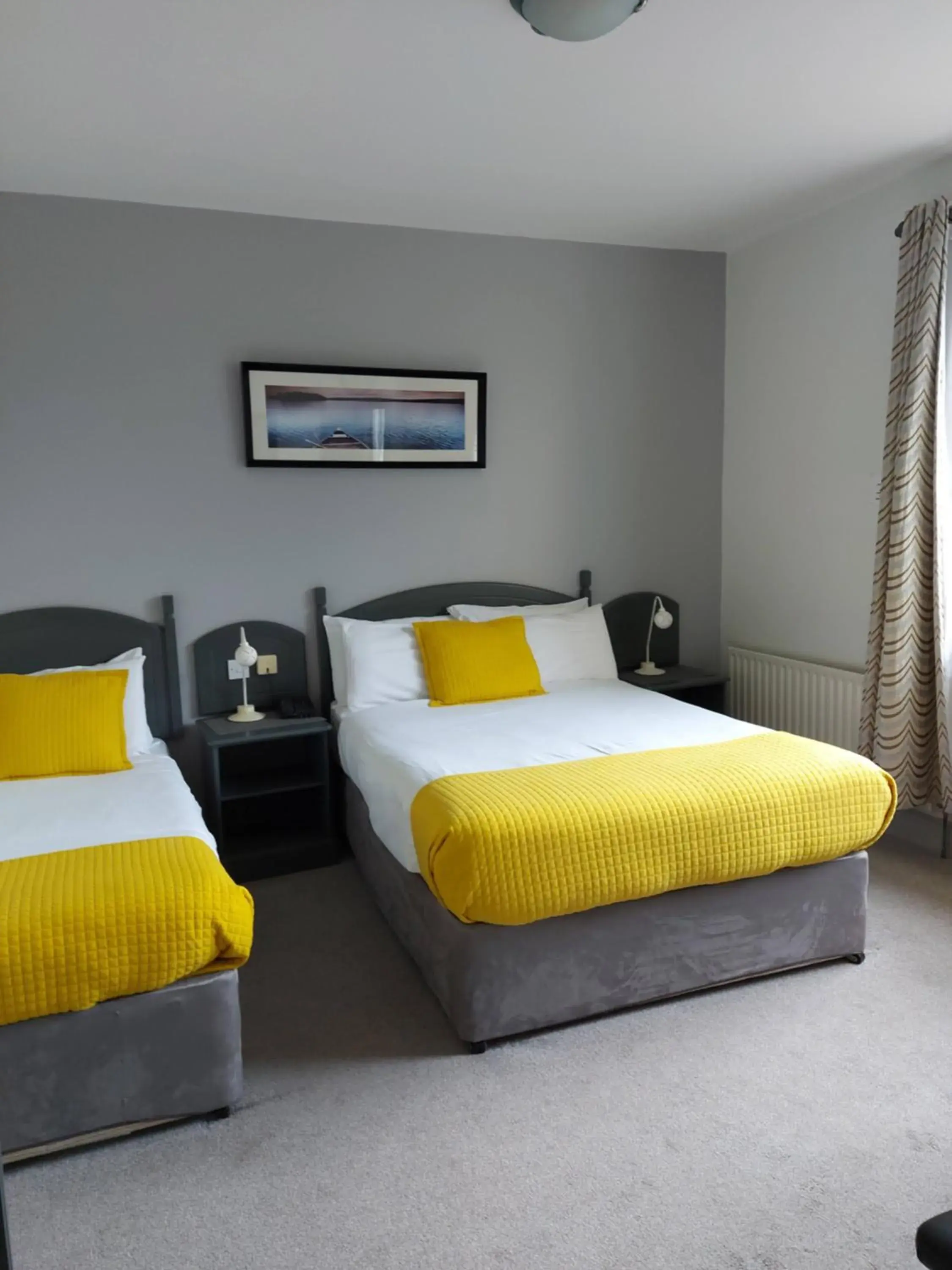 Double or Twin Room with Shower in Ferryport House B&B Double or Twin Room with Shower in Ferryport House B&B