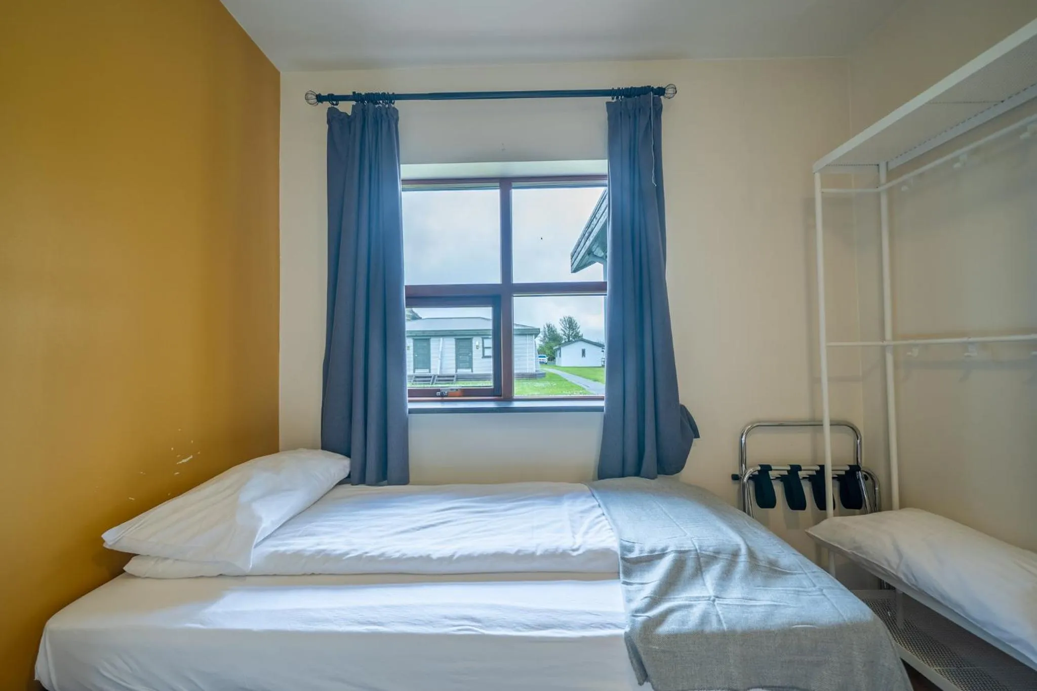 Property building, Bed in Adventure Hotel Geirland