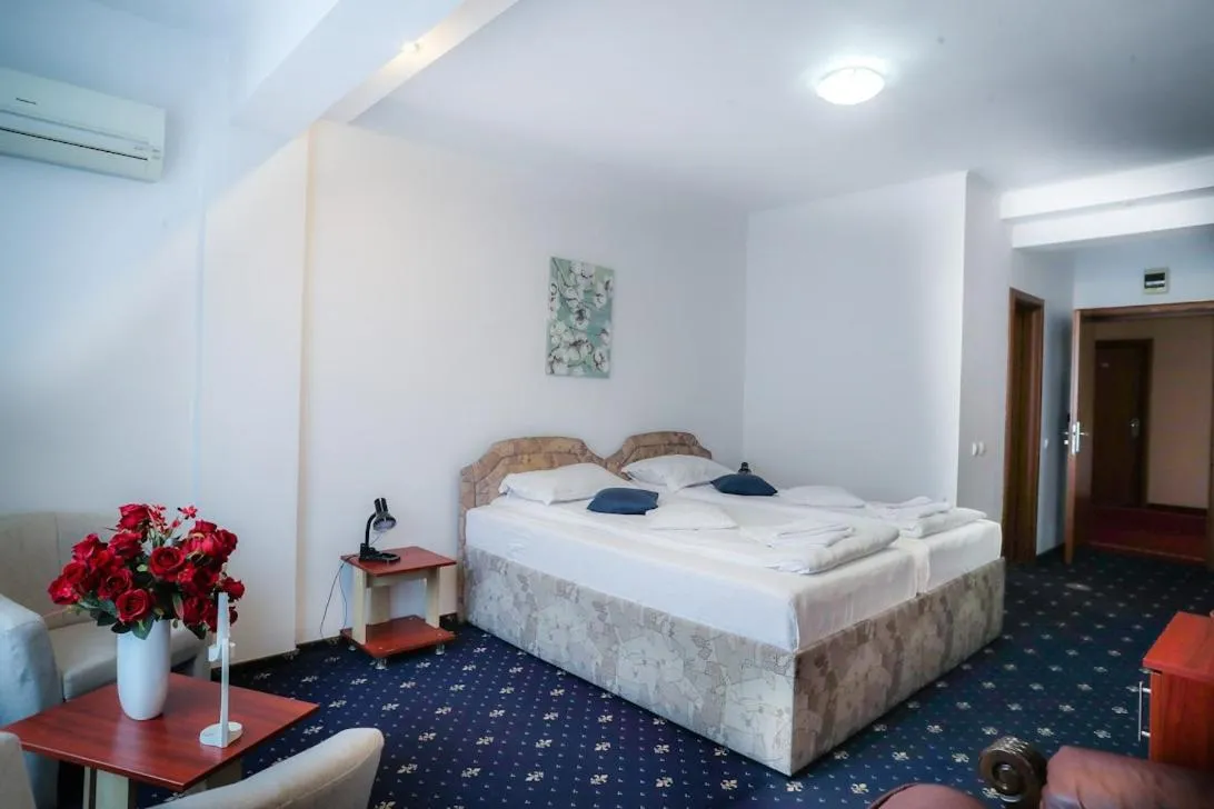 Photo of the whole room, Bed in Hotel Pami