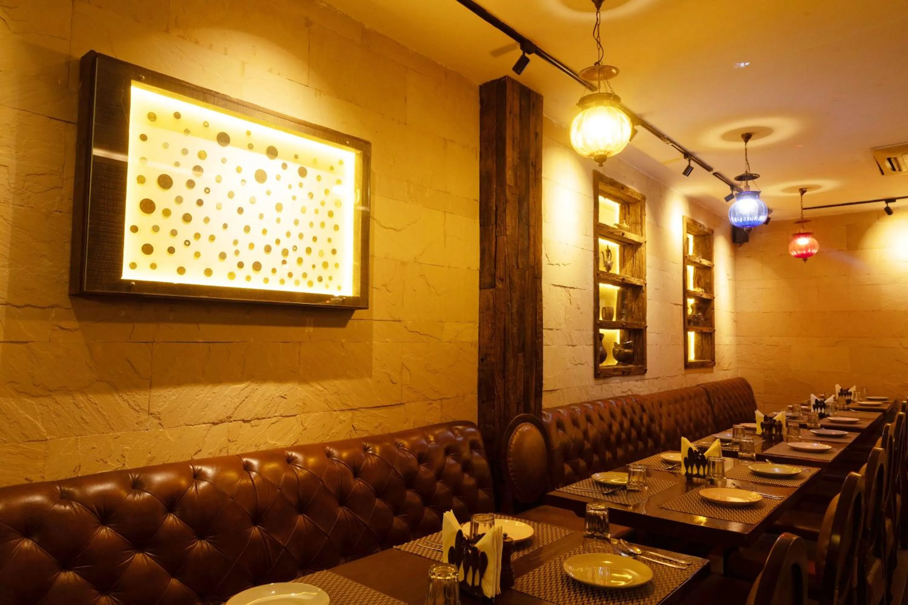 Restaurant/places to eat in New Hotel Broadway