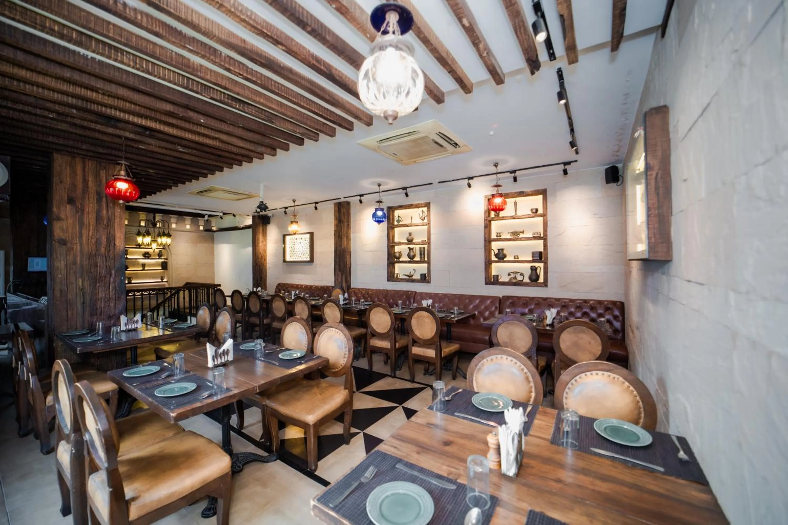 Restaurant/places to eat in New Hotel Broadway