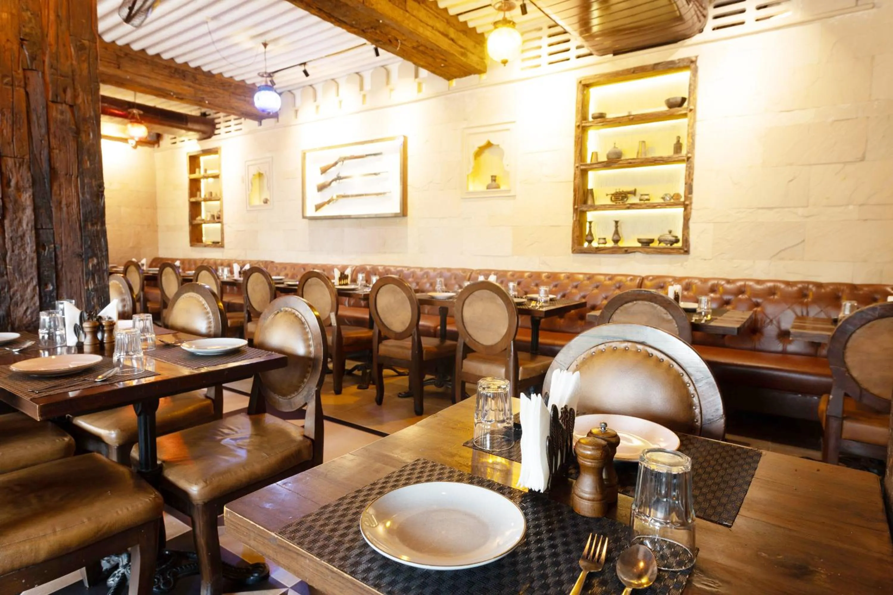 Restaurant/places to eat in New Hotel Broadway