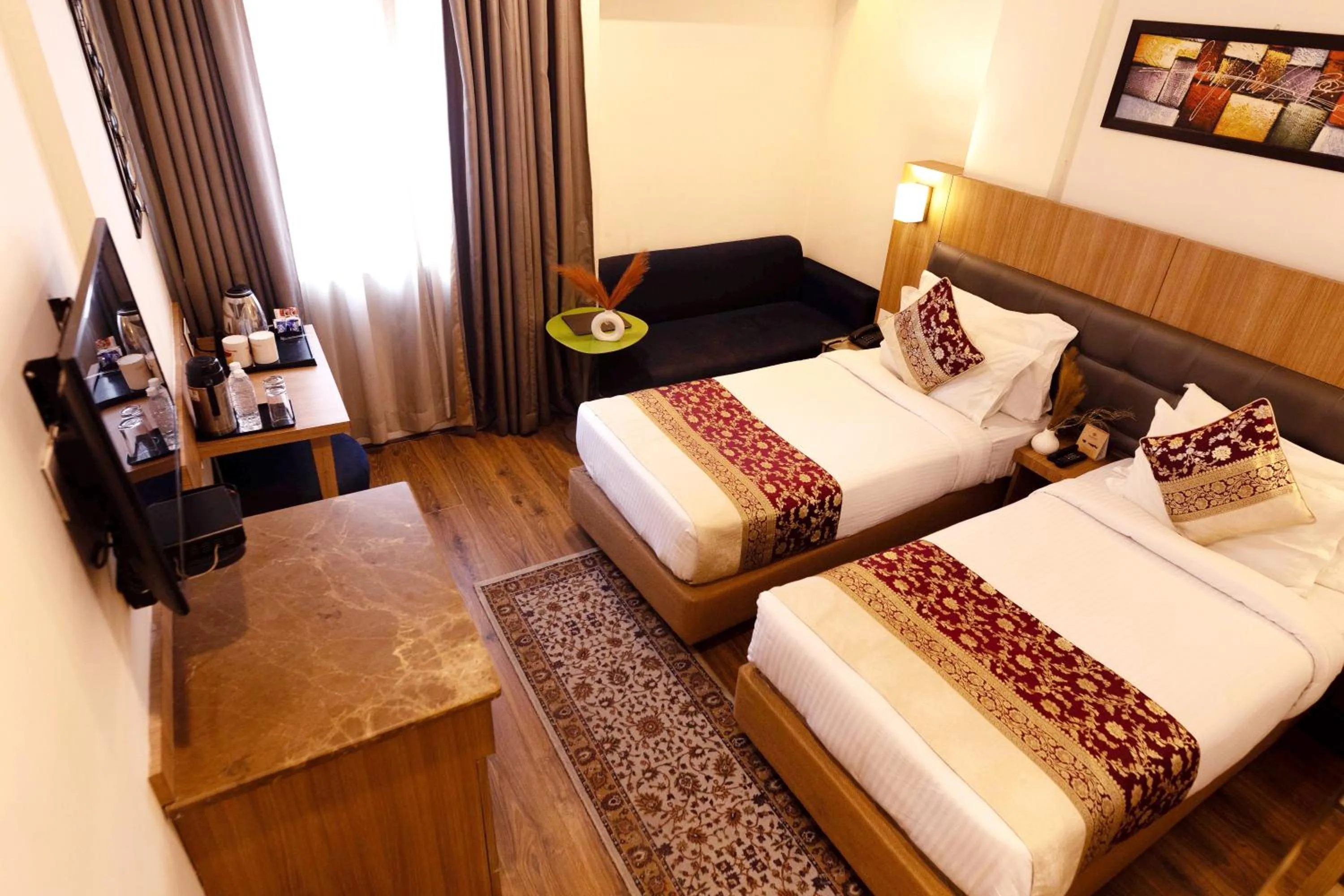 Photo of the whole room, Bed in New Hotel Broadway