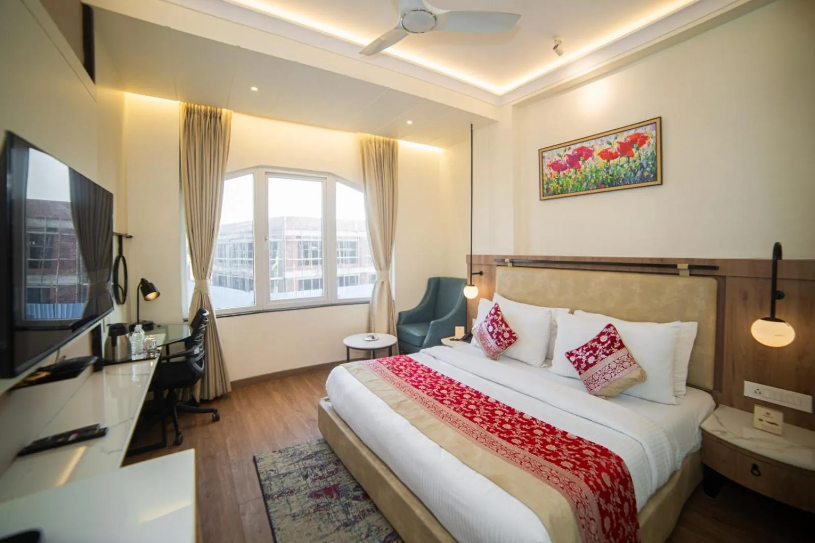 Communal lounge/ TV room, Bed in New Hotel Broadway