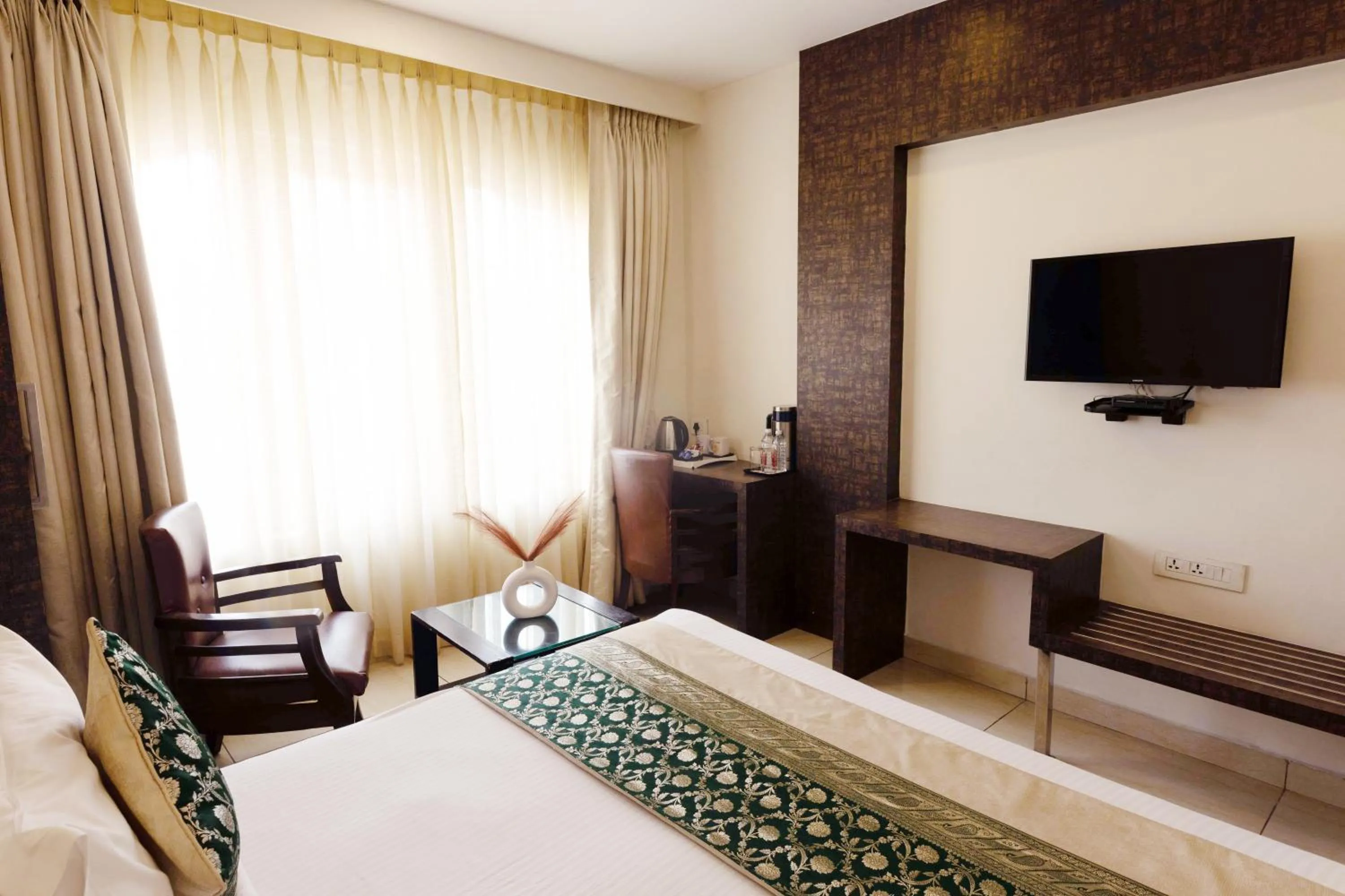 TV and multimedia, Bed in New Hotel Broadway