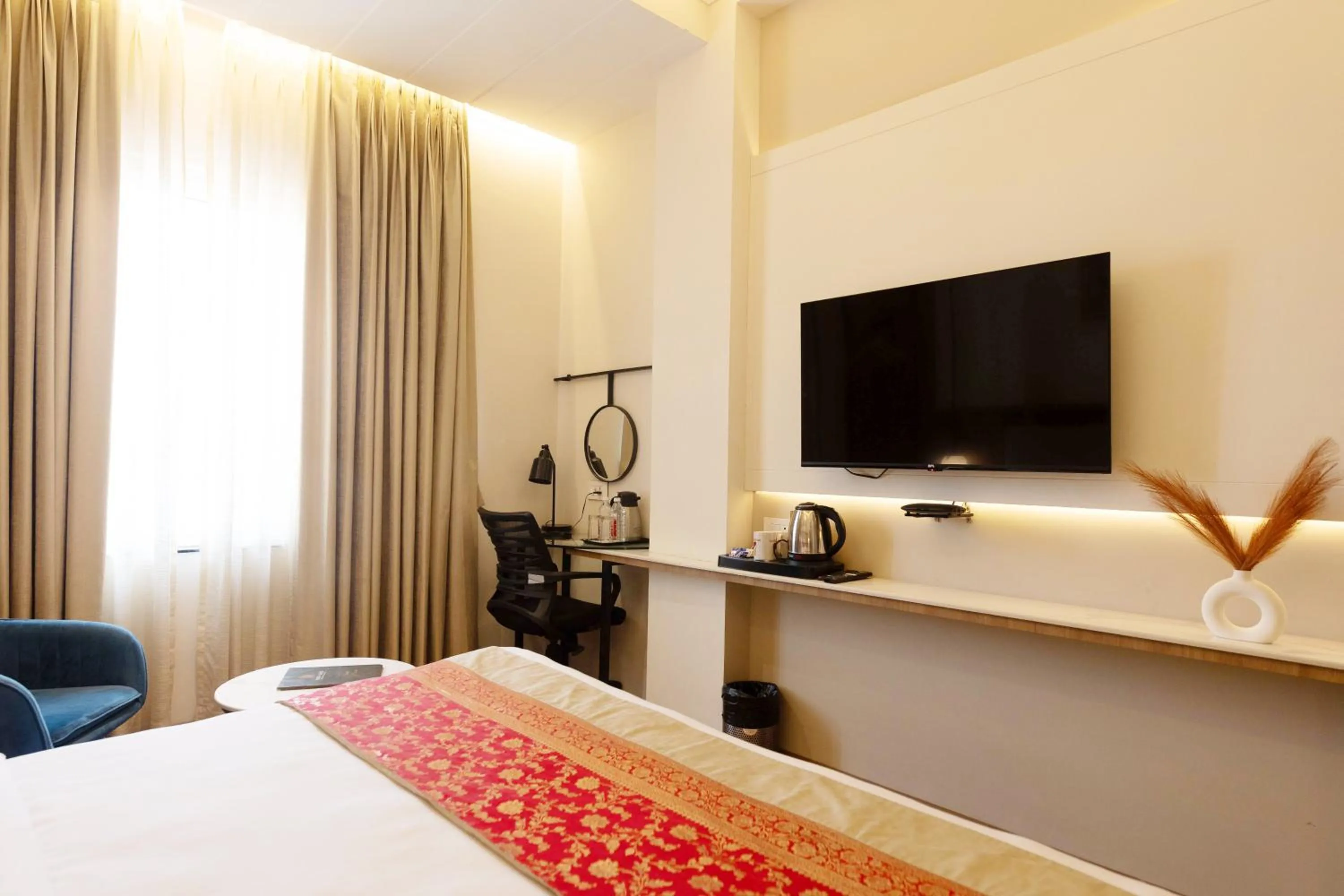 TV and multimedia, Bed in New Hotel Broadway