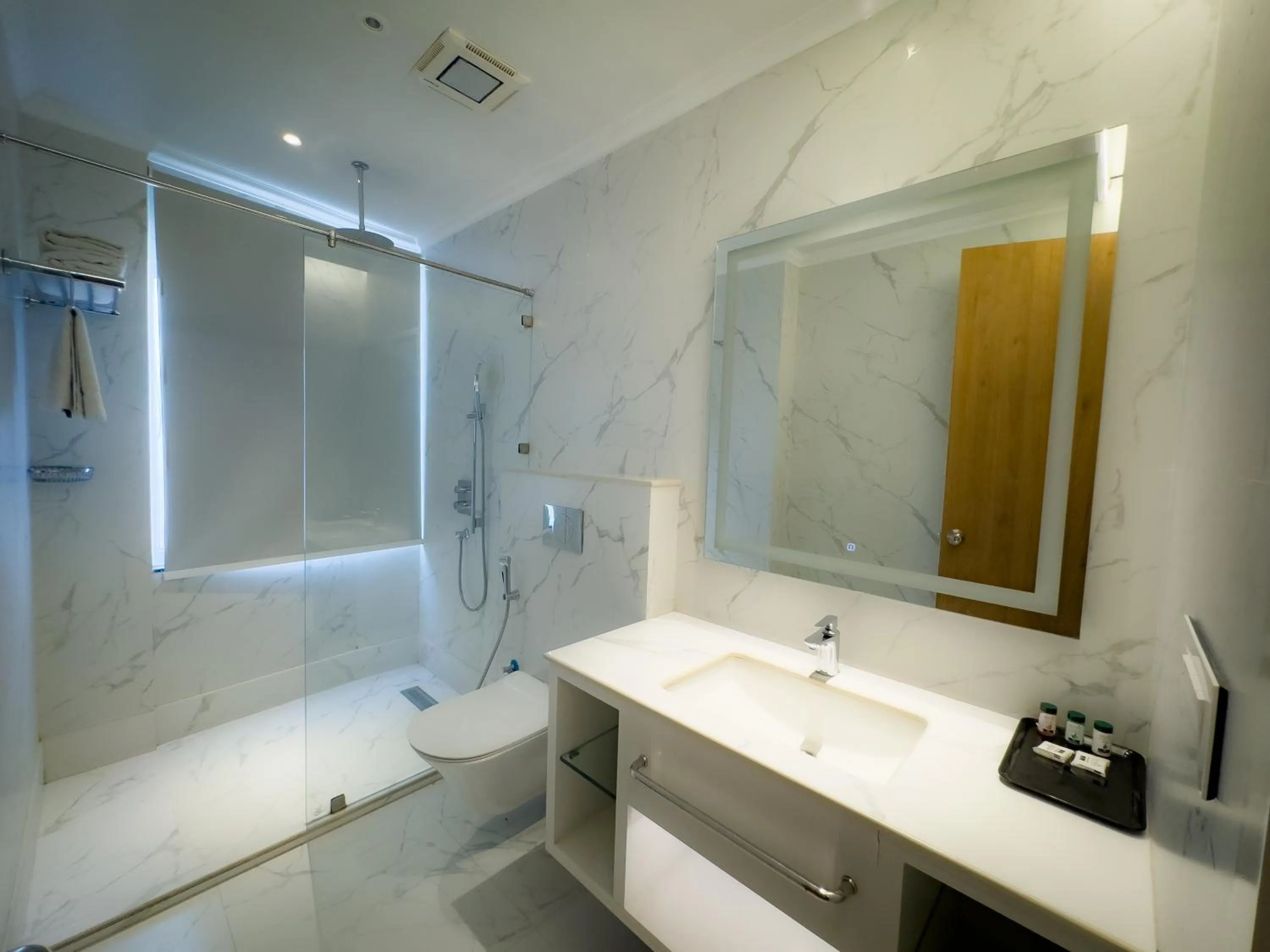 Shower in New Hotel Broadway