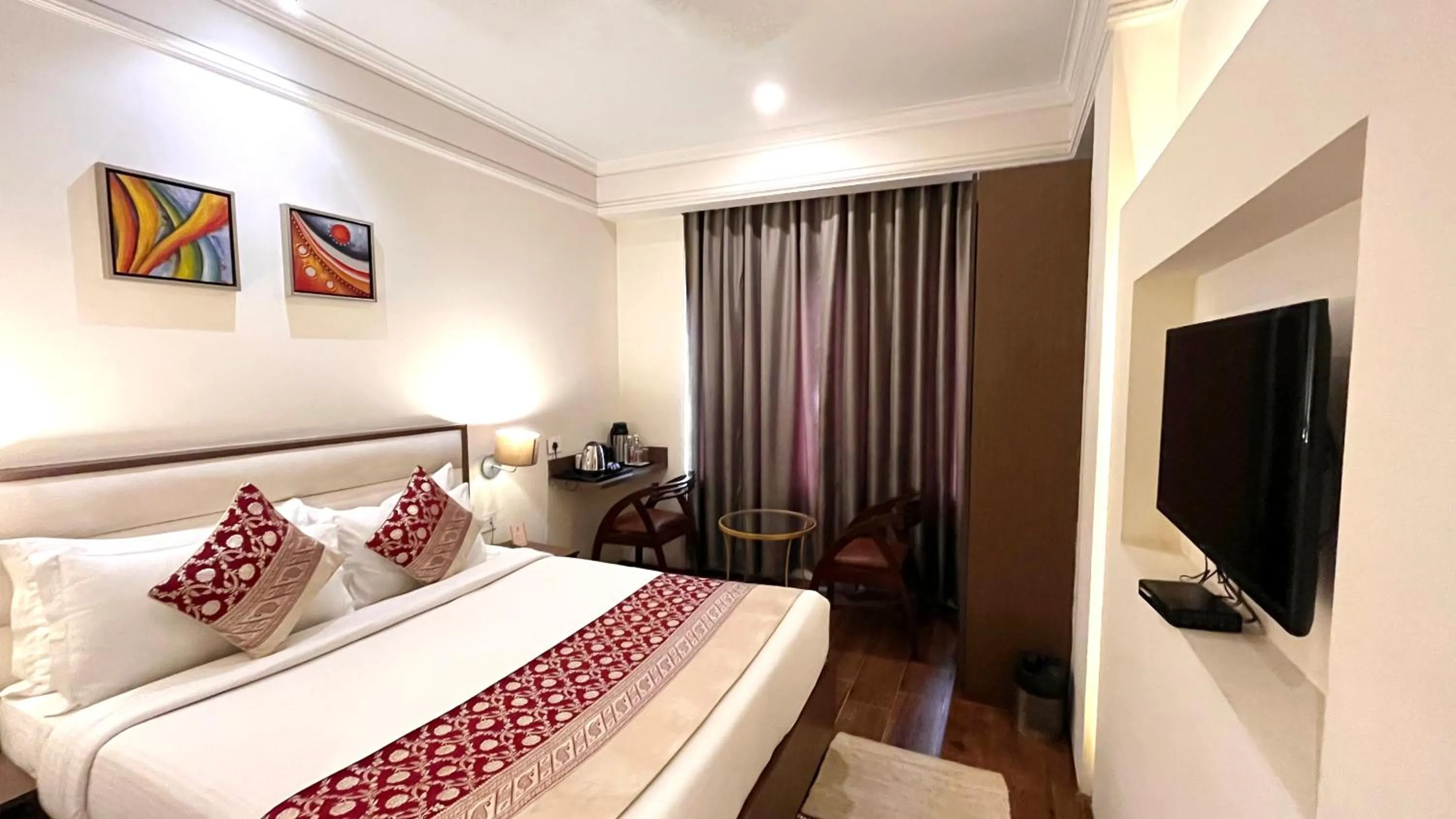 TV and multimedia, Bed in New Hotel Broadway