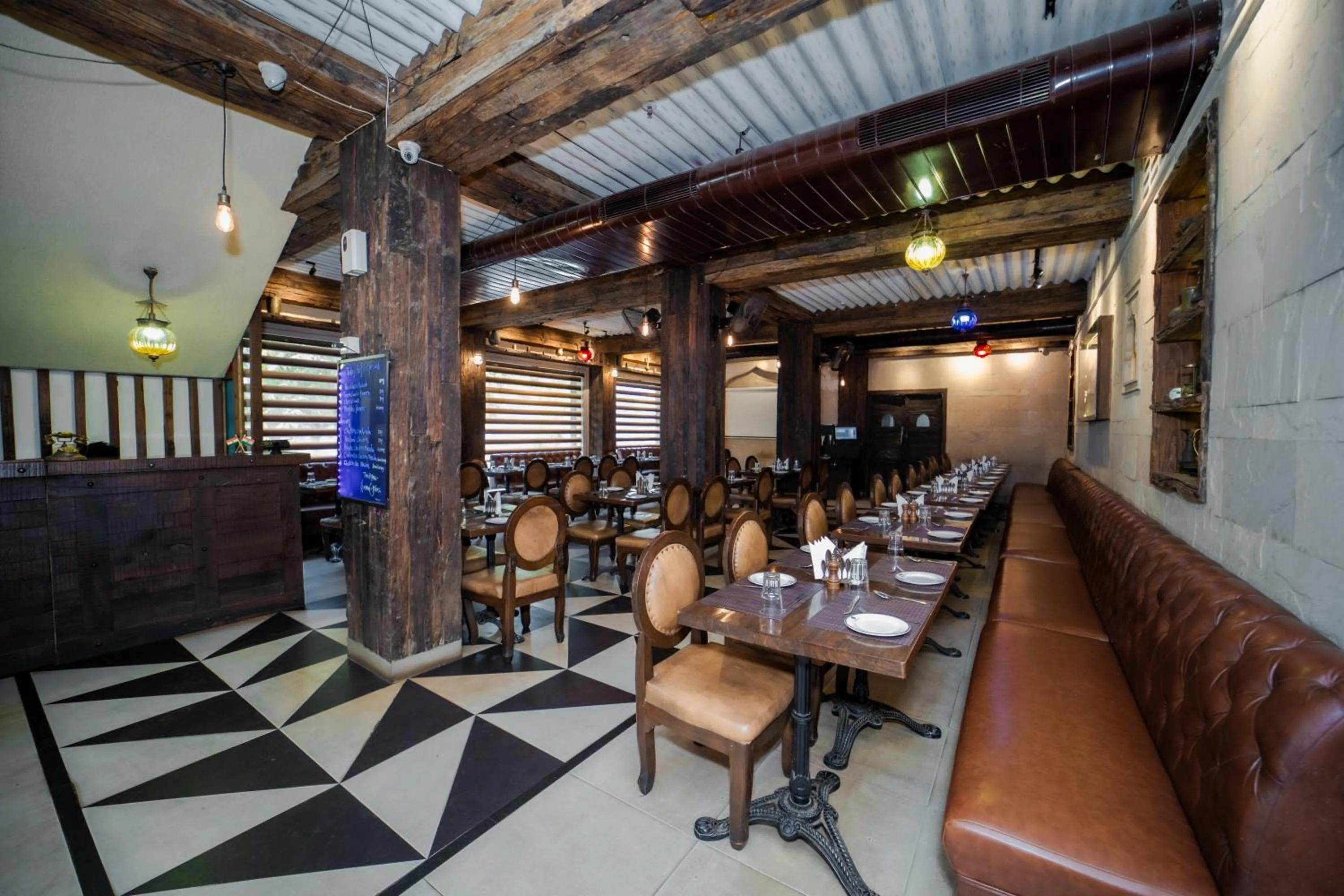 Restaurant/places to eat in New Hotel Broadway