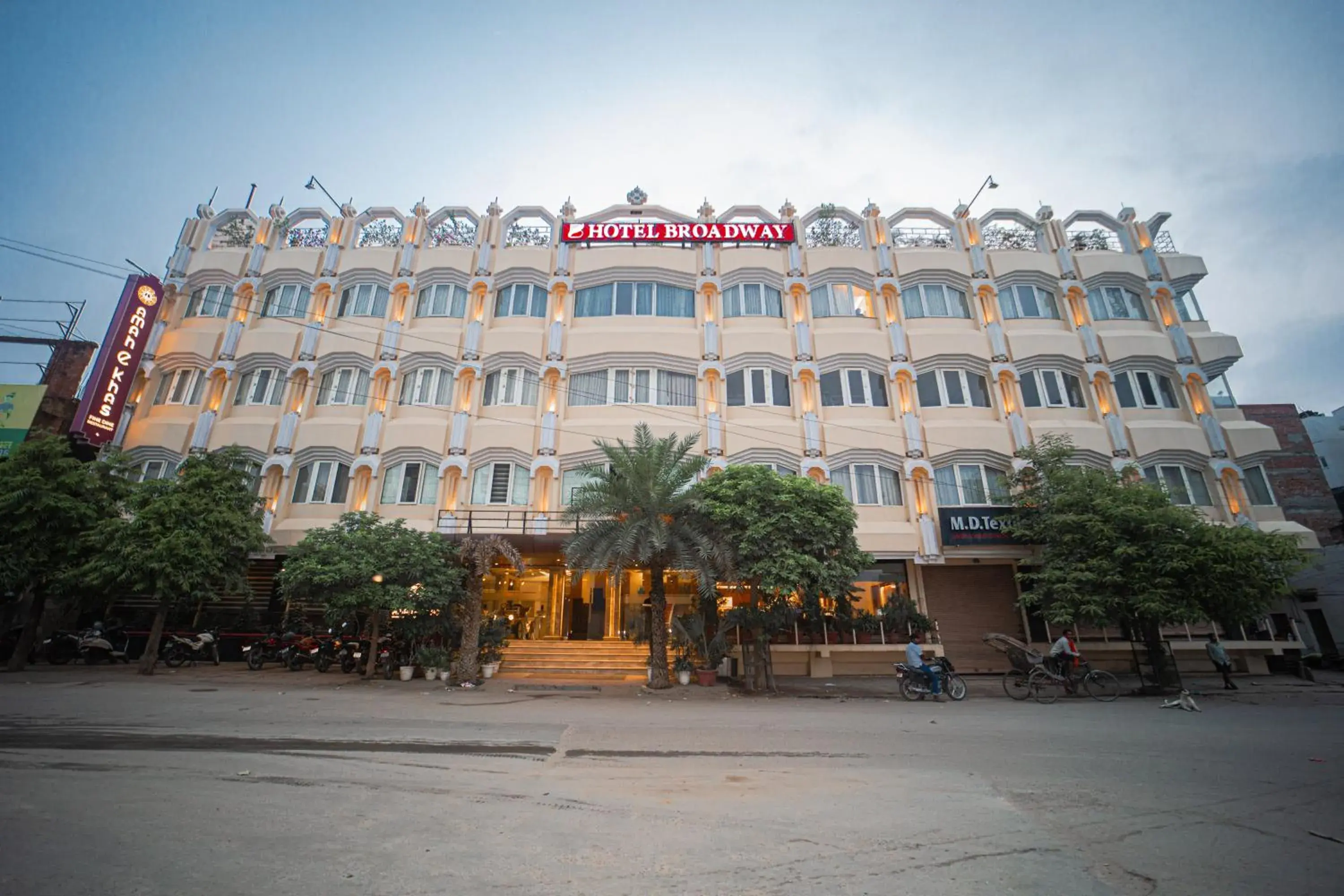 Facade/entrance in New Hotel Broadway Facade/entrance in New Hotel Broadway