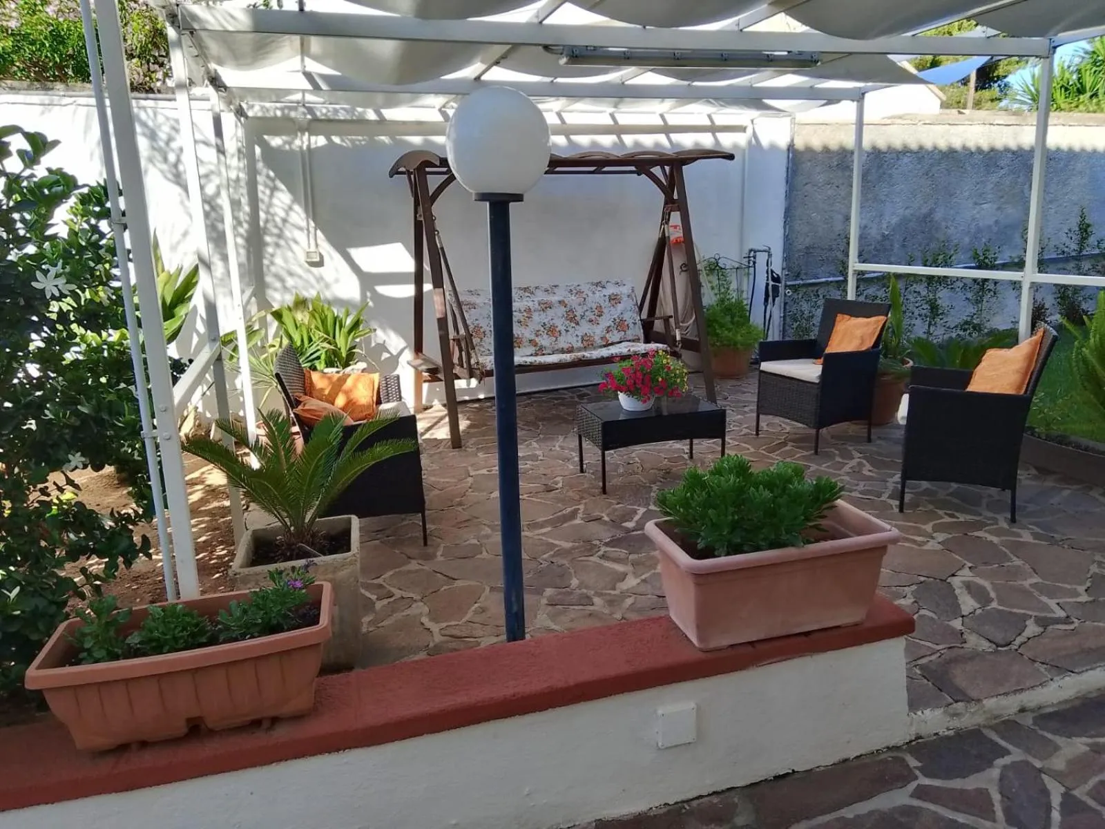 Garden view in Bed&Breakfast L'Oasi