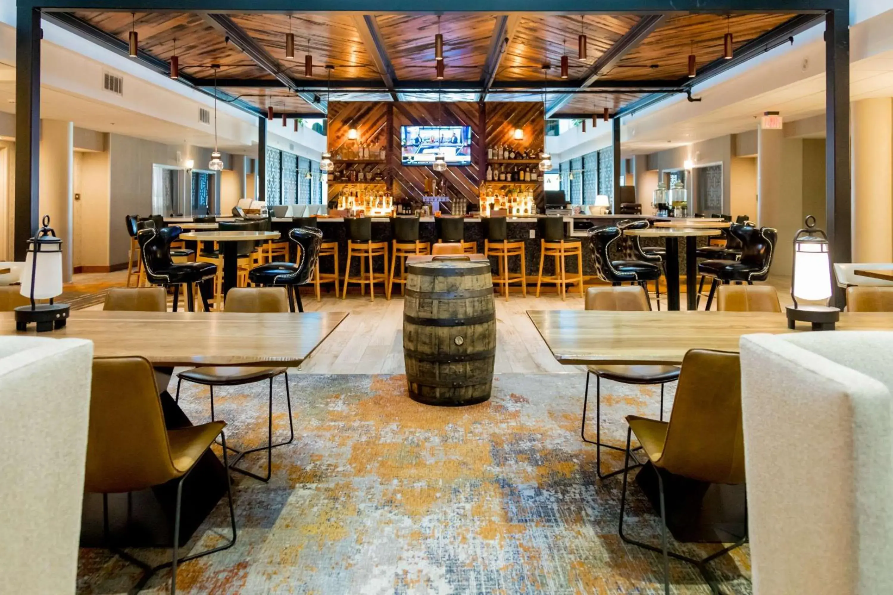 Lounge or bar in Embassy Suites by Hilton Lexington Green Lounge or bar in Embassy Suites by Hilton Lexington Green