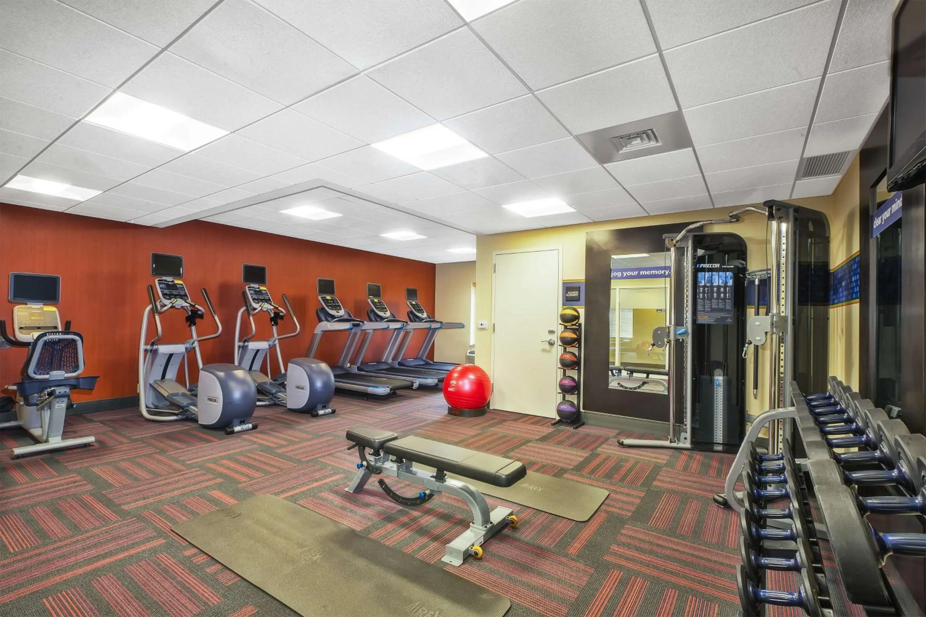 Fitness centre/facilities in Hampton Inn & Suites Madison - West