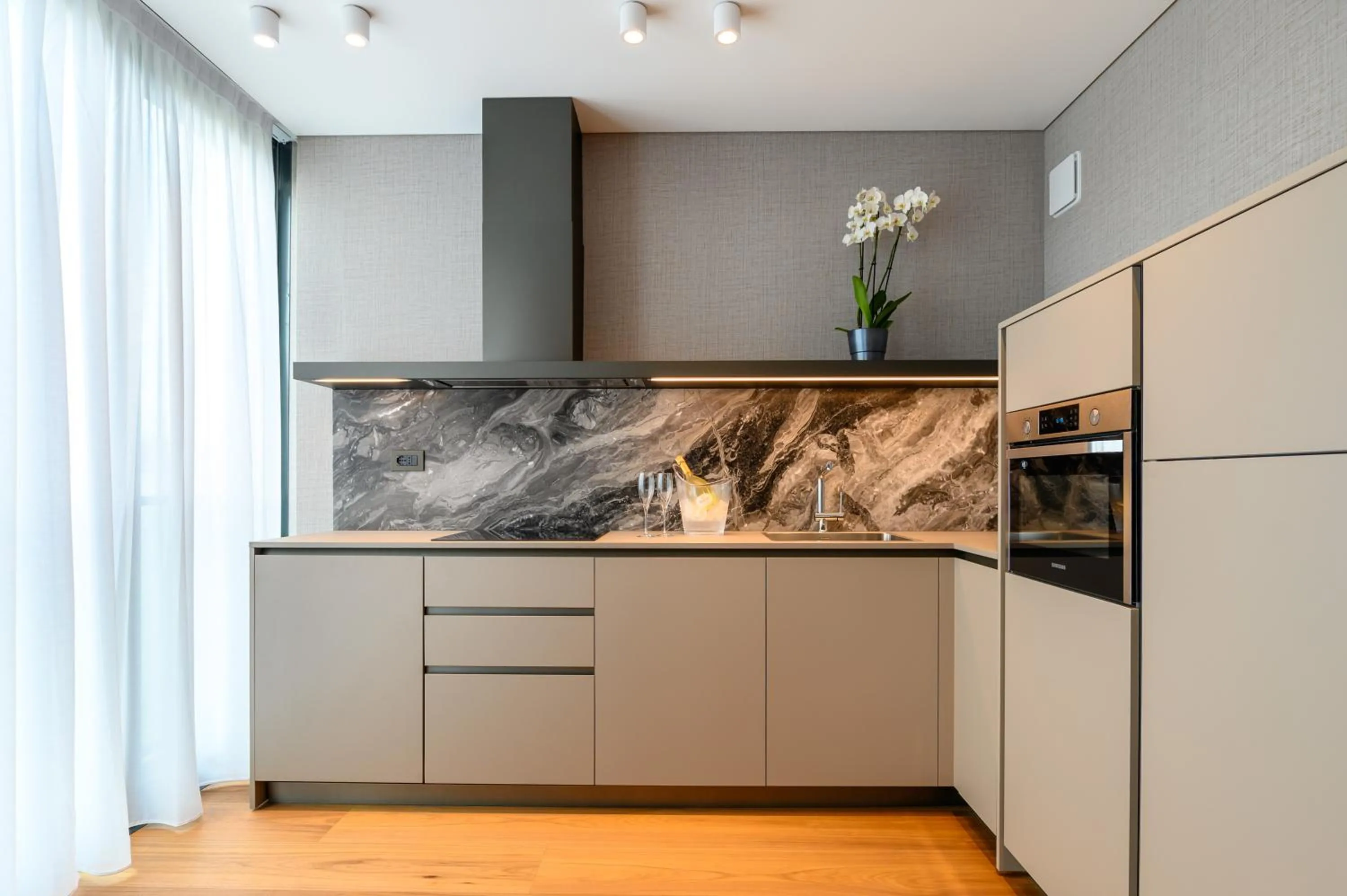 Kitchen or kitchenette in DUPARC Contemporary Suites