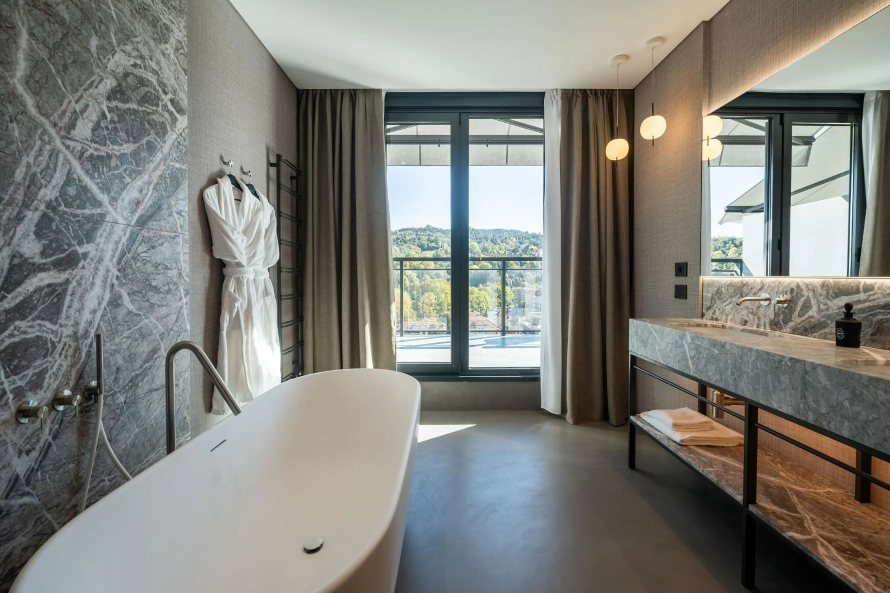 Balcony/Terrace, Bed in DUPARC Contemporary Suites