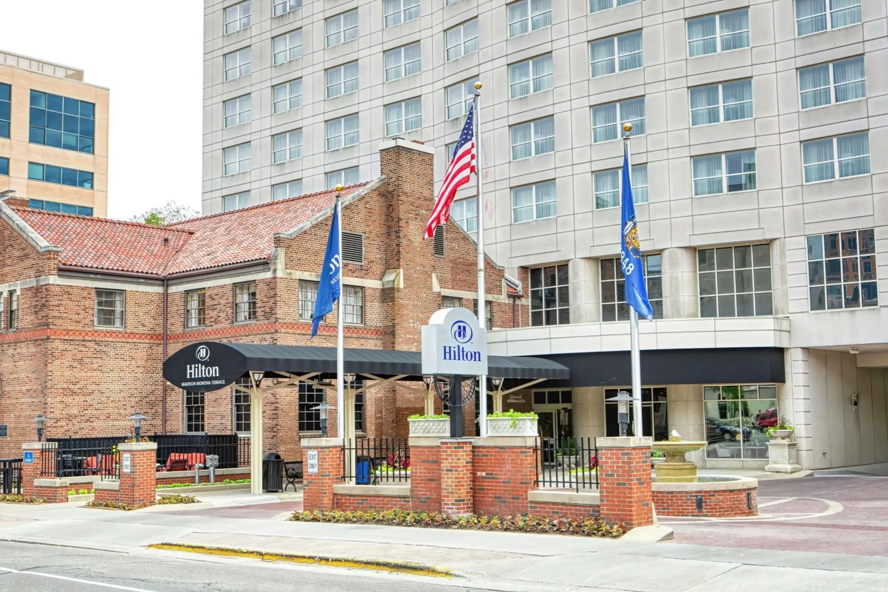 Property building in Hilton Madison Monona Terrace Property building in Hilton Madison Monona Terrace