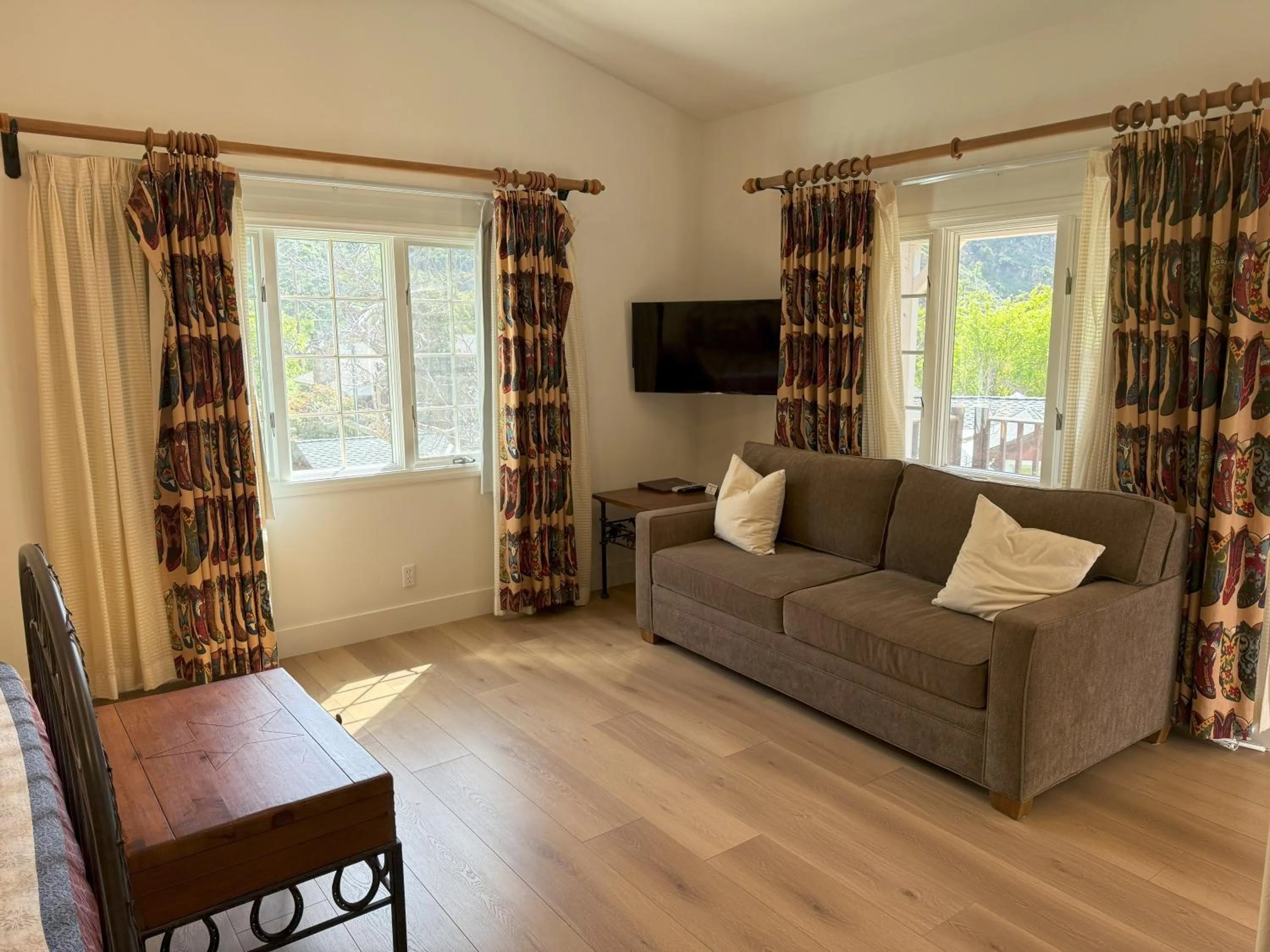 TV and multimedia in Circle Bar B Guest Ranch