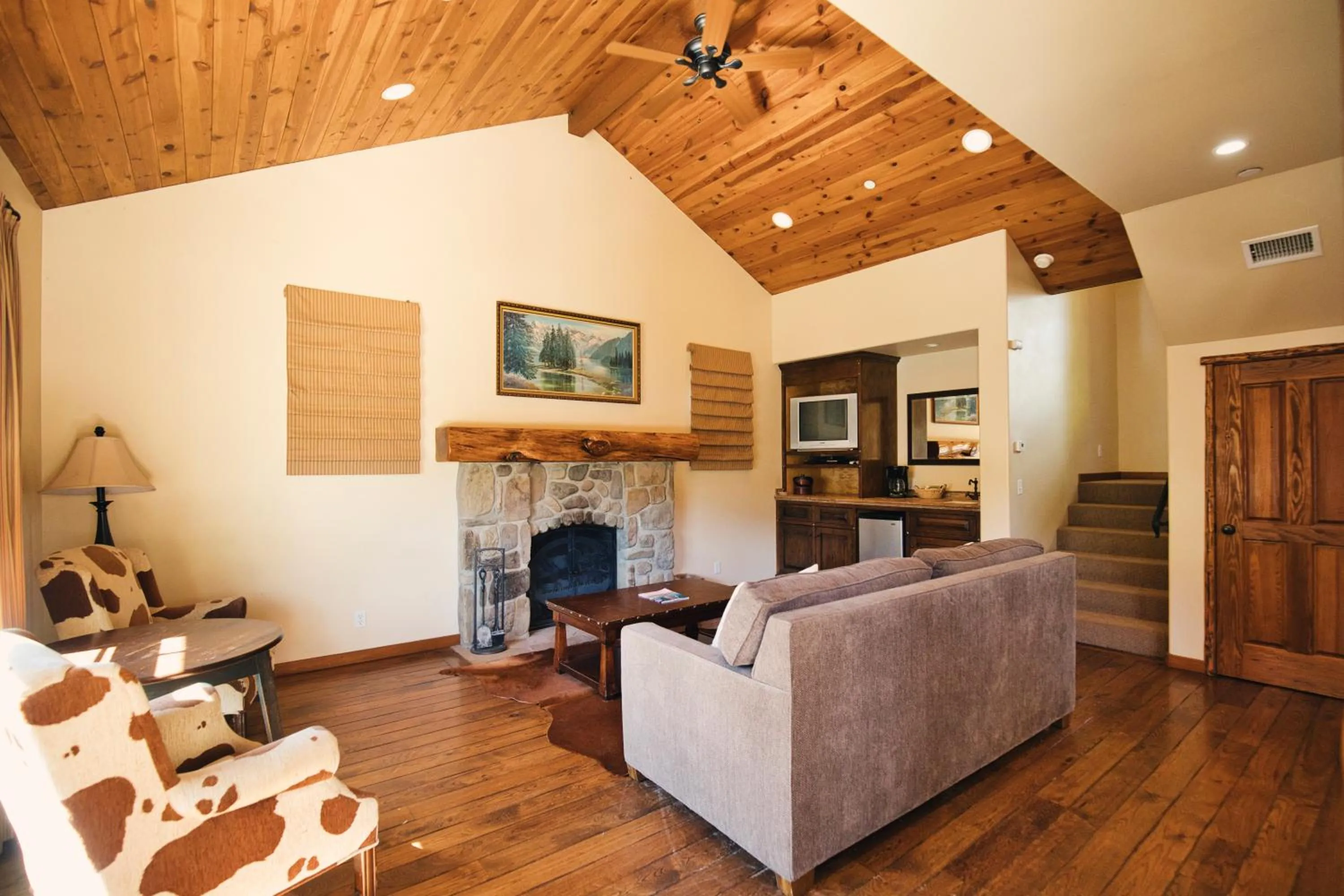 TV and multimedia in Circle Bar B Guest Ranch