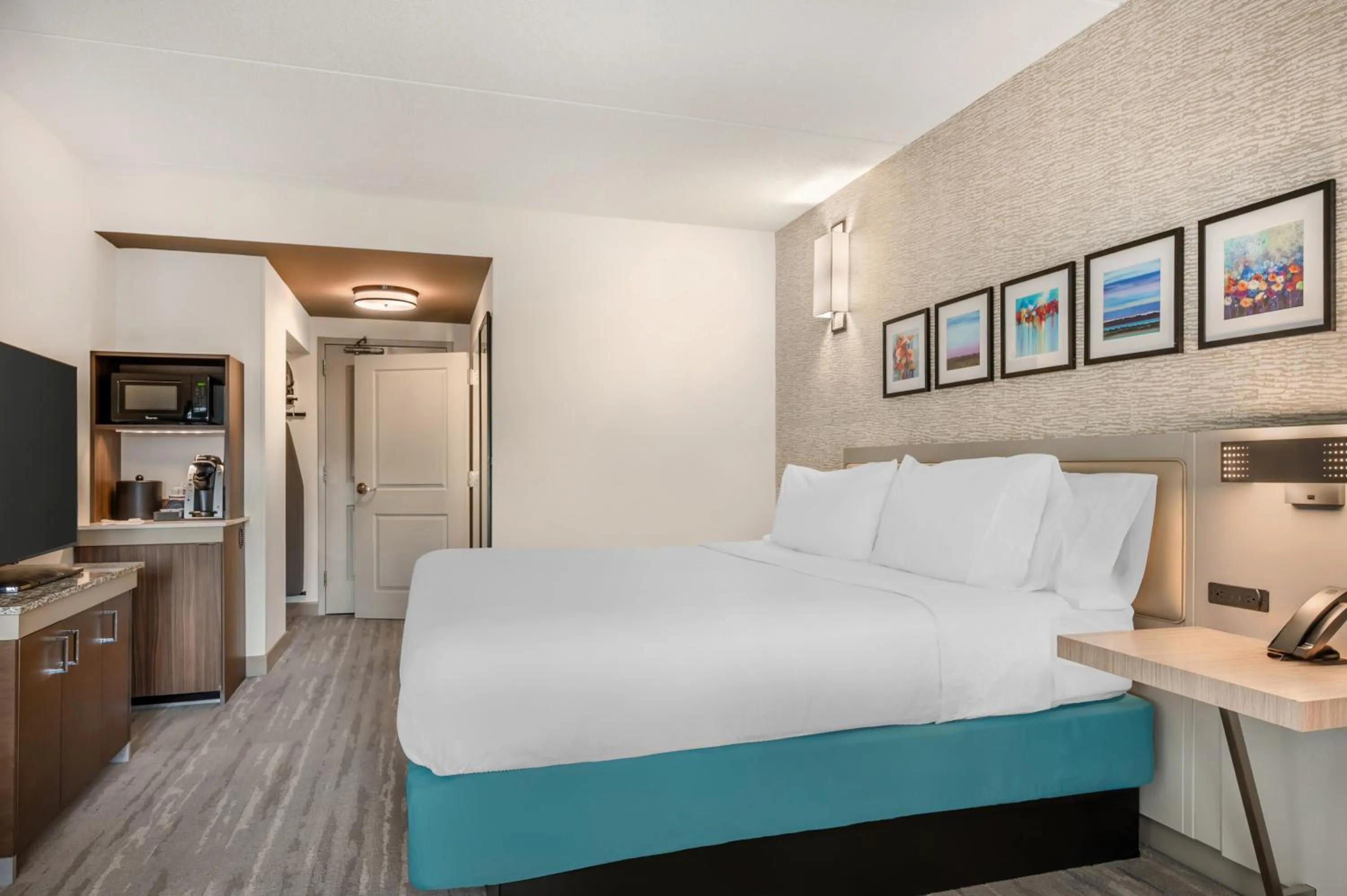 Bedroom, Bed in Hilton Garden Inn Wisconsin Dells