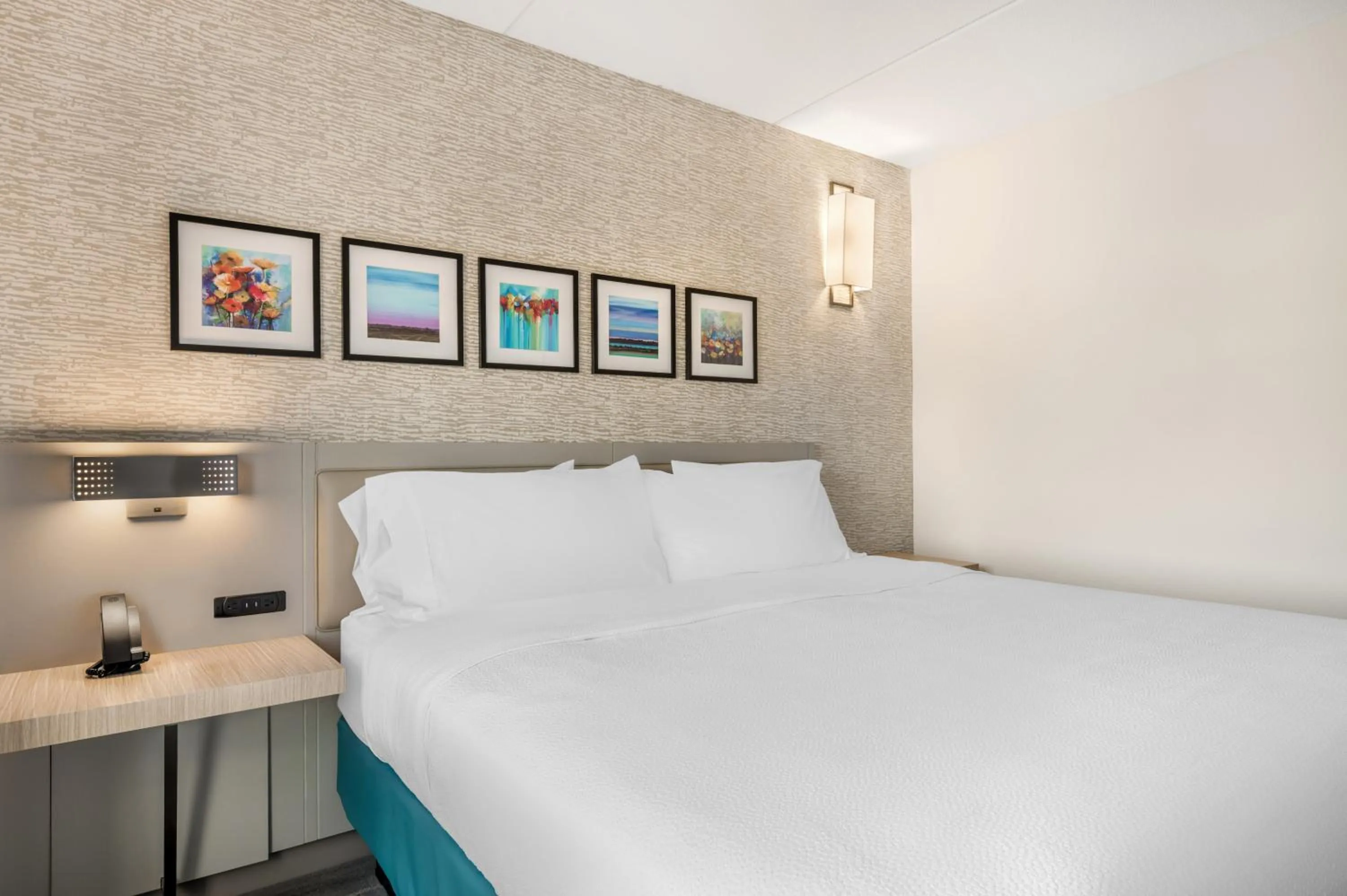 Bed in Hilton Garden Inn Wisconsin Dells