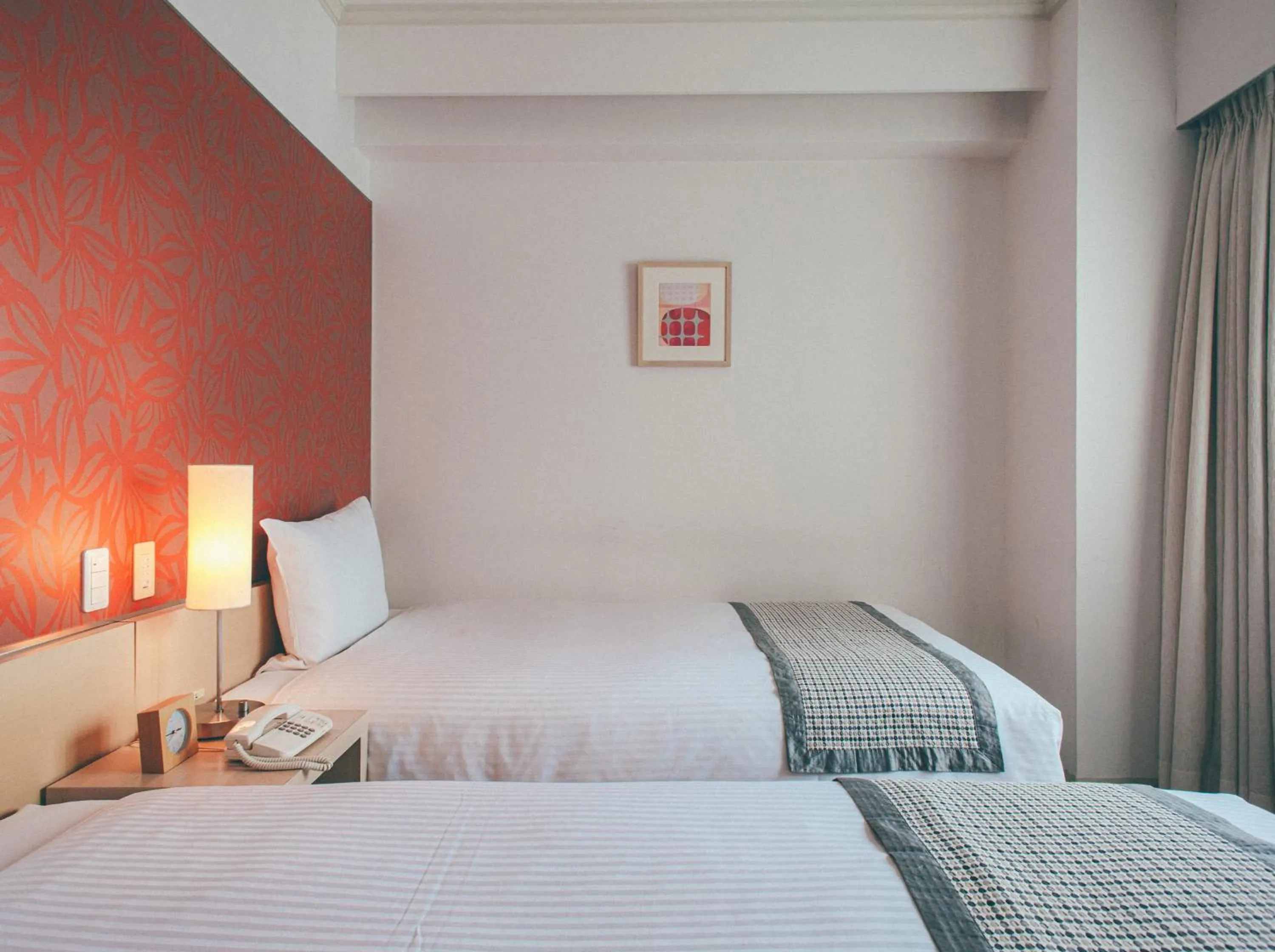 Bed in Hamilton Hotel Red