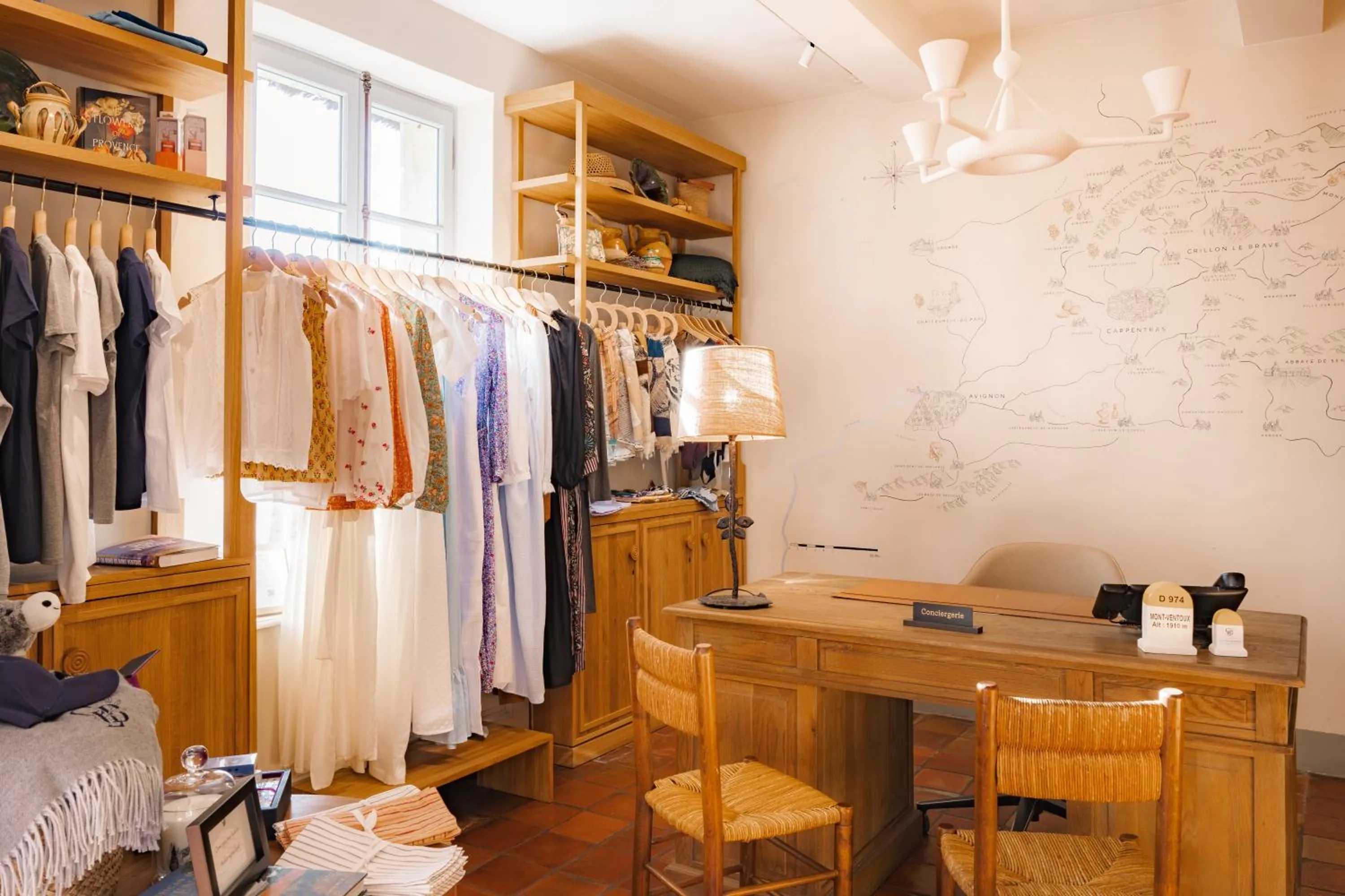 concierge in Hotel Crillon le Brave