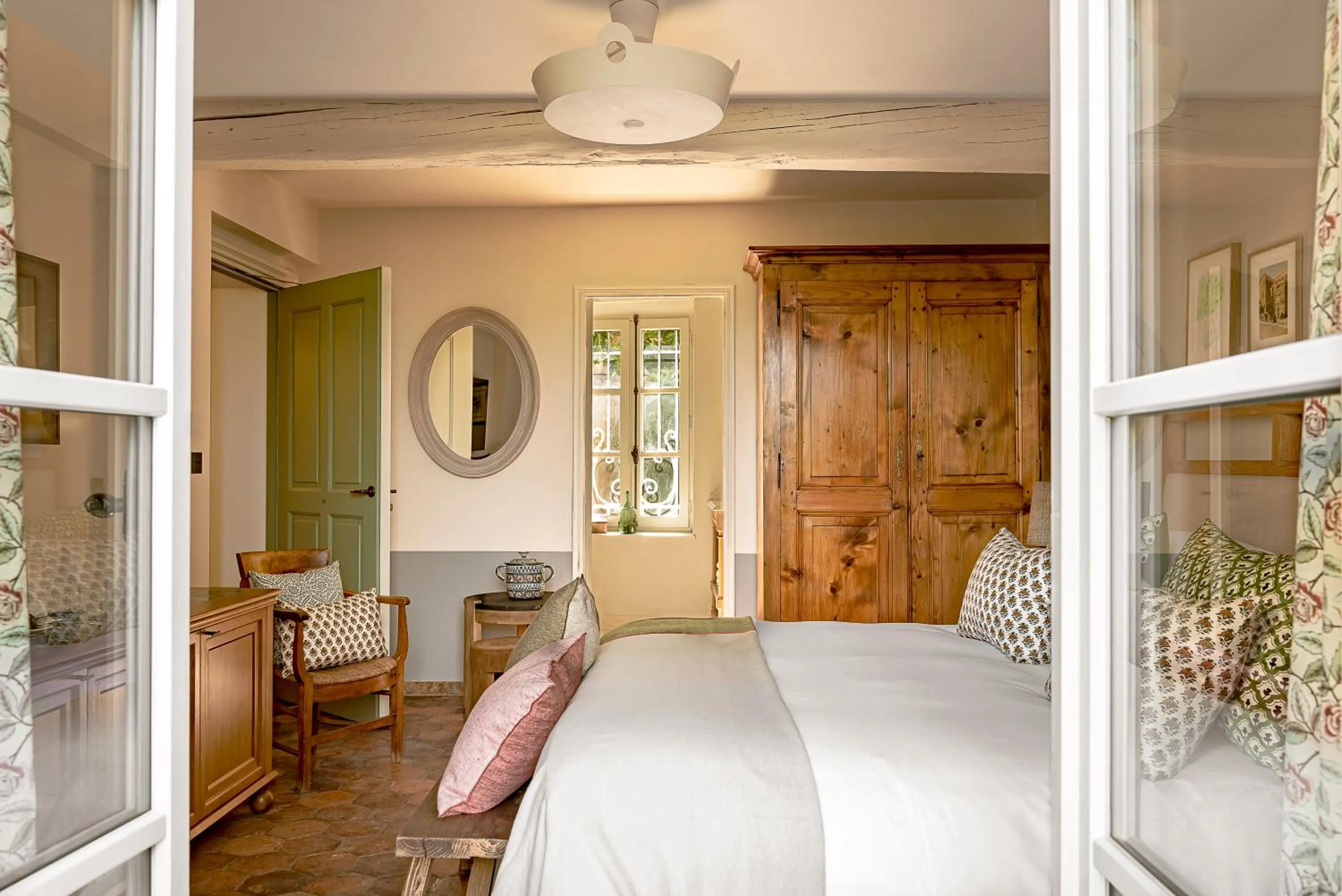 Photo of the whole room, Bed in Hotel Crillon le Brave