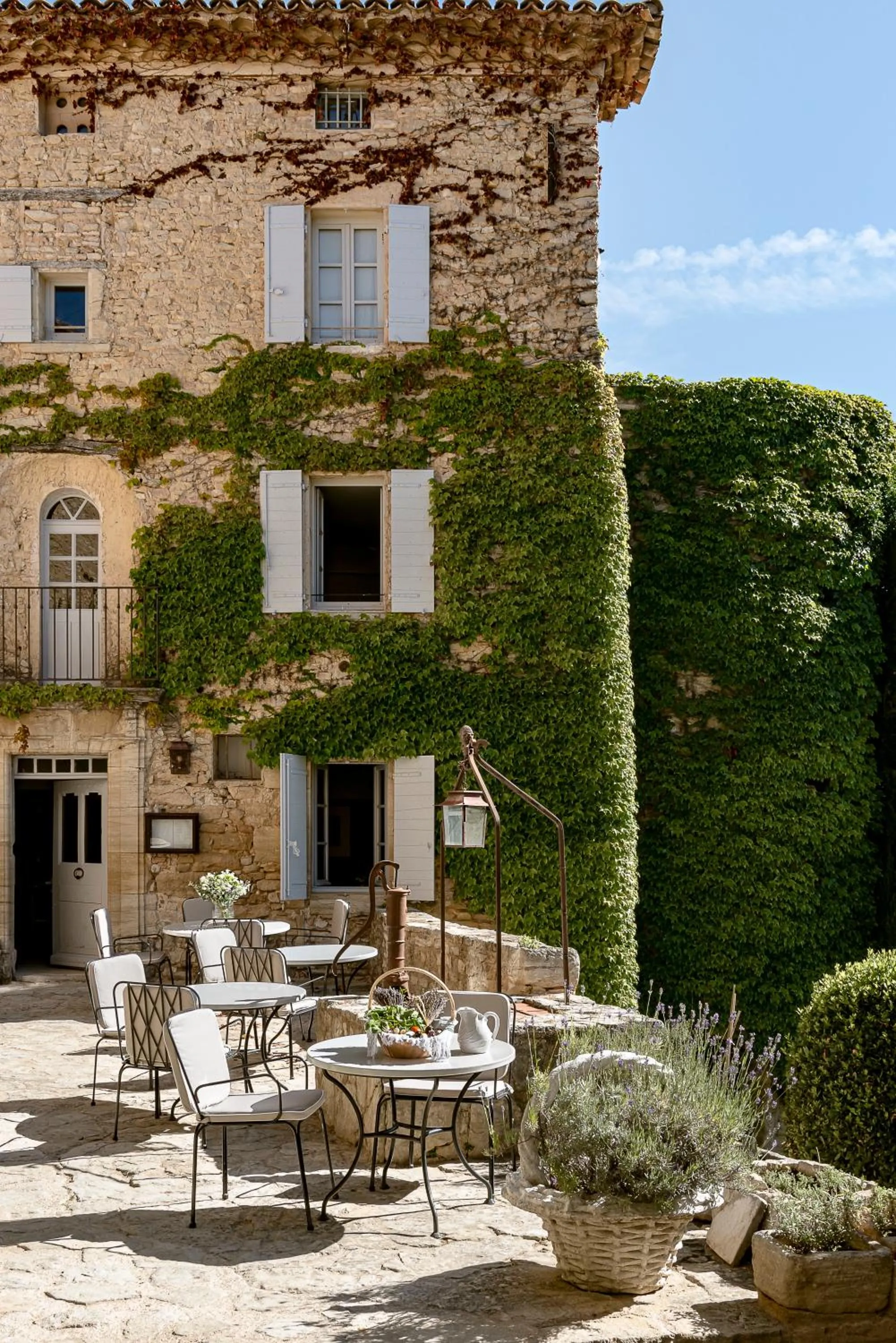 Restaurant/places to eat in Hotel Crillon le Brave