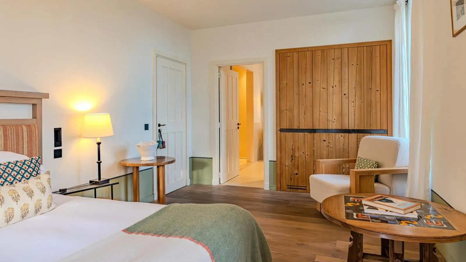 Bed in Hotel Crillon le Brave