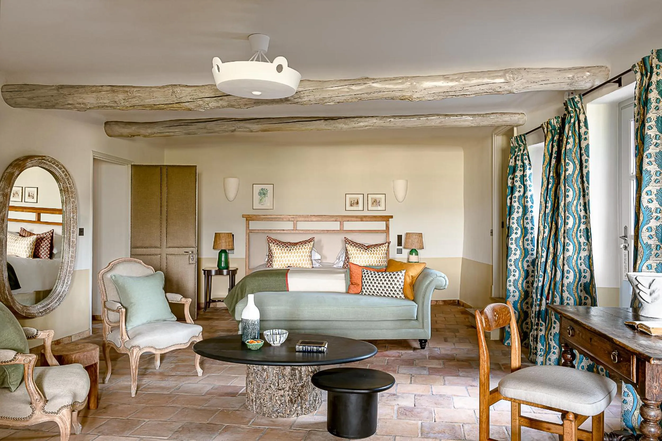 Bedroom in Hotel Crillon le Brave