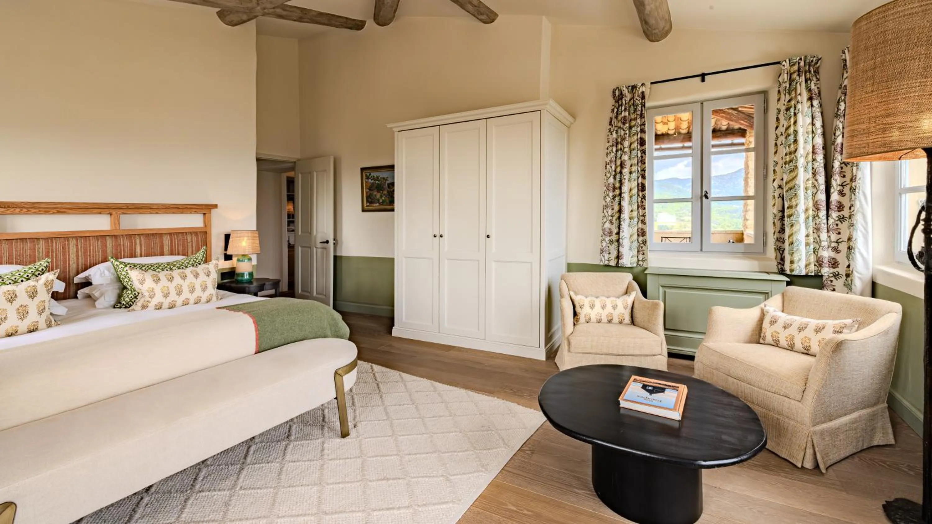 Bedroom in Hotel Crillon le Brave