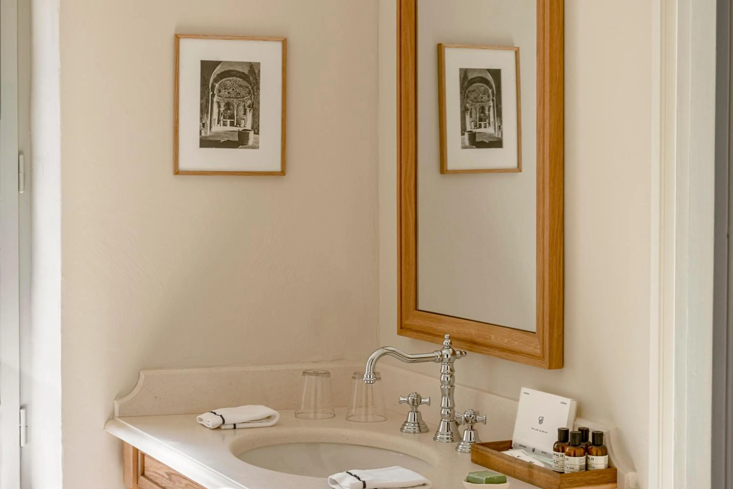 Bathroom in Hotel Crillon le Brave